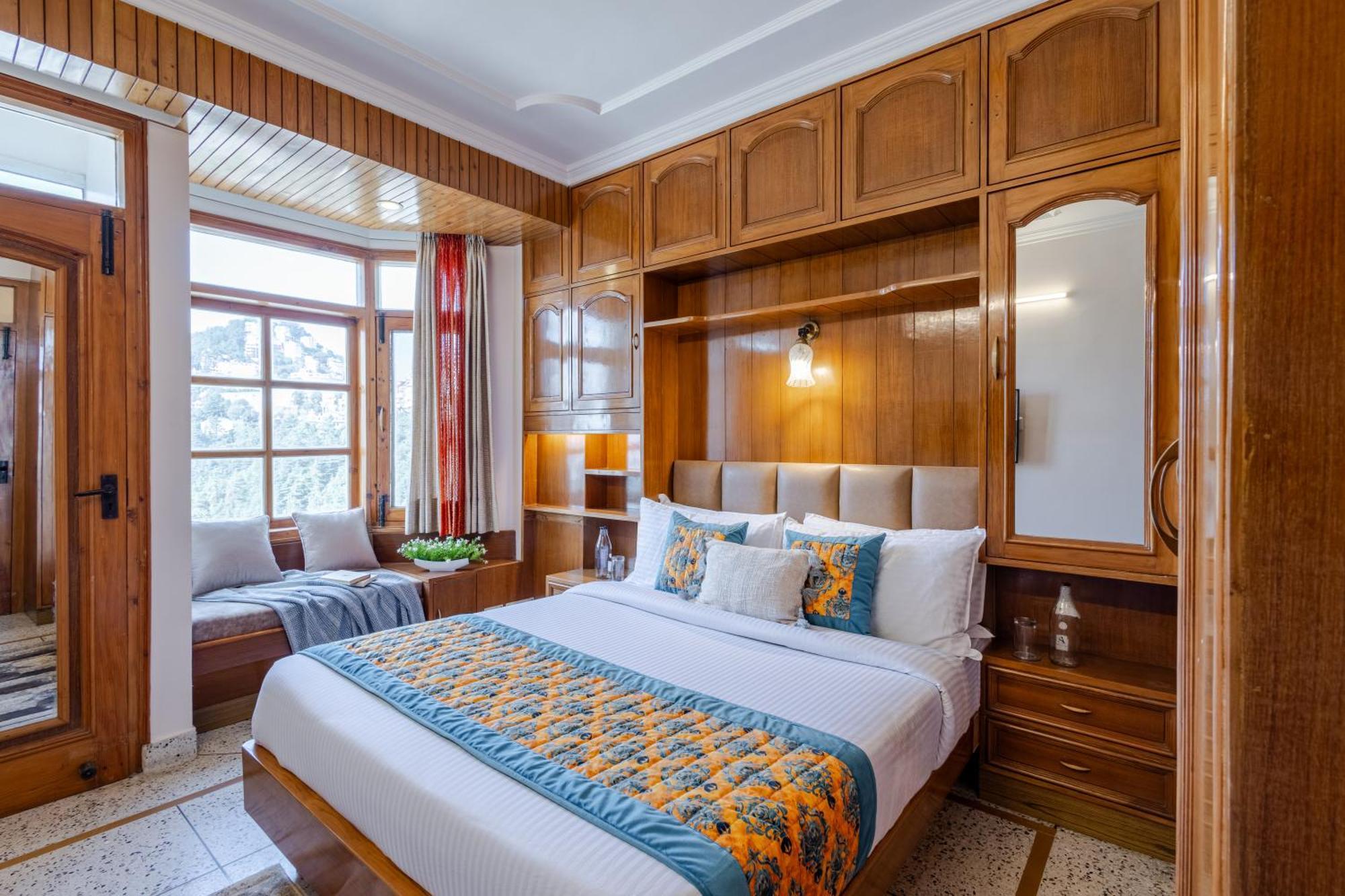 Elivaas 2 Bhk With Hills View & Restaurant - Hemkunj Bloom *