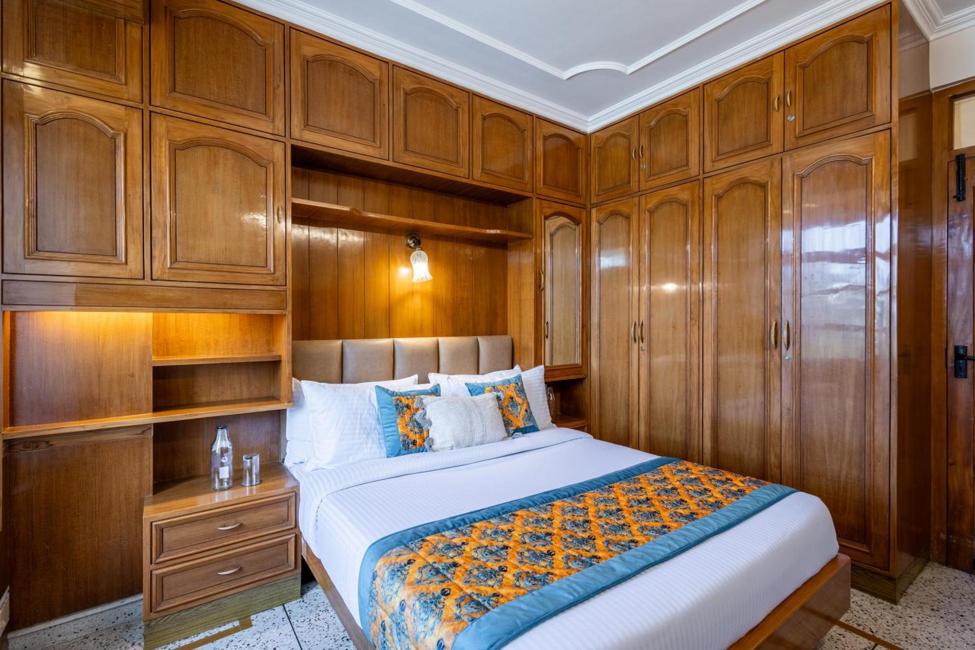 Elivaas 2 Bhk With Hills View & Restaurant - Hemkunj Bloom Villa
