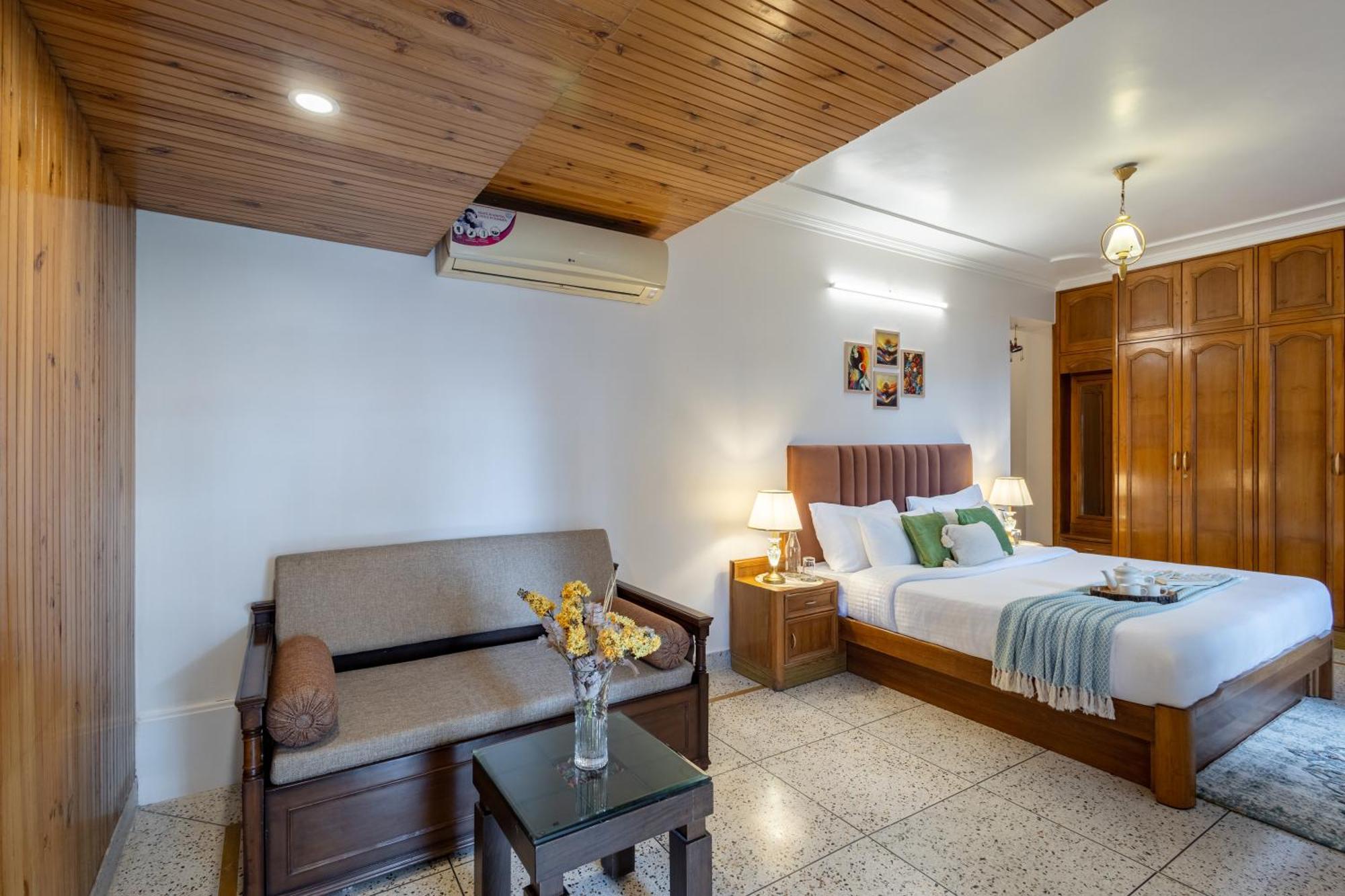 Elivaas 2 Bhk With Hills View & Restaurant - Hemkunj Bloom Villa *