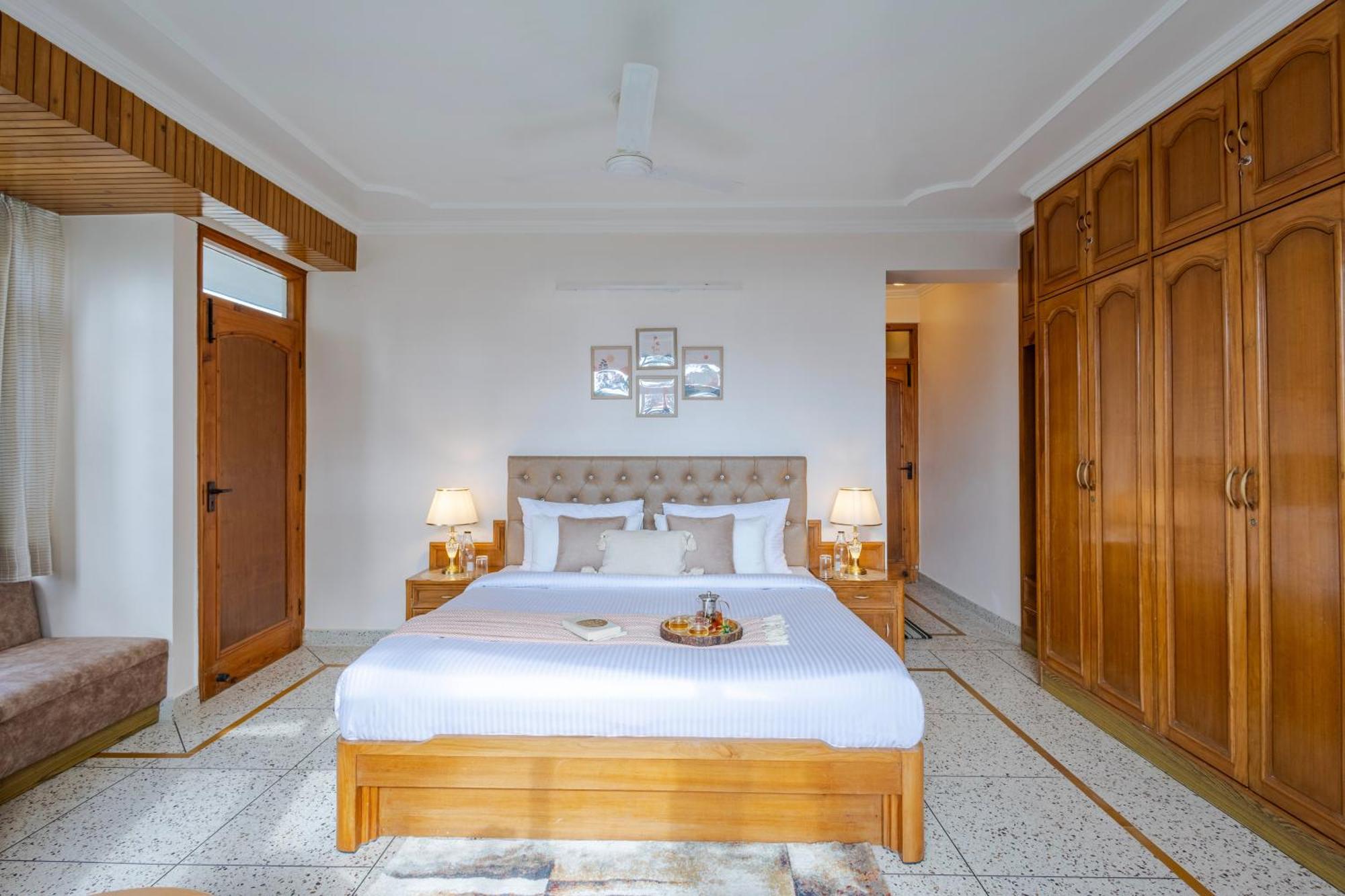 Elivaas 2 Bhk With Hills View & Restaurant - Hemkunj Bloom Villa *