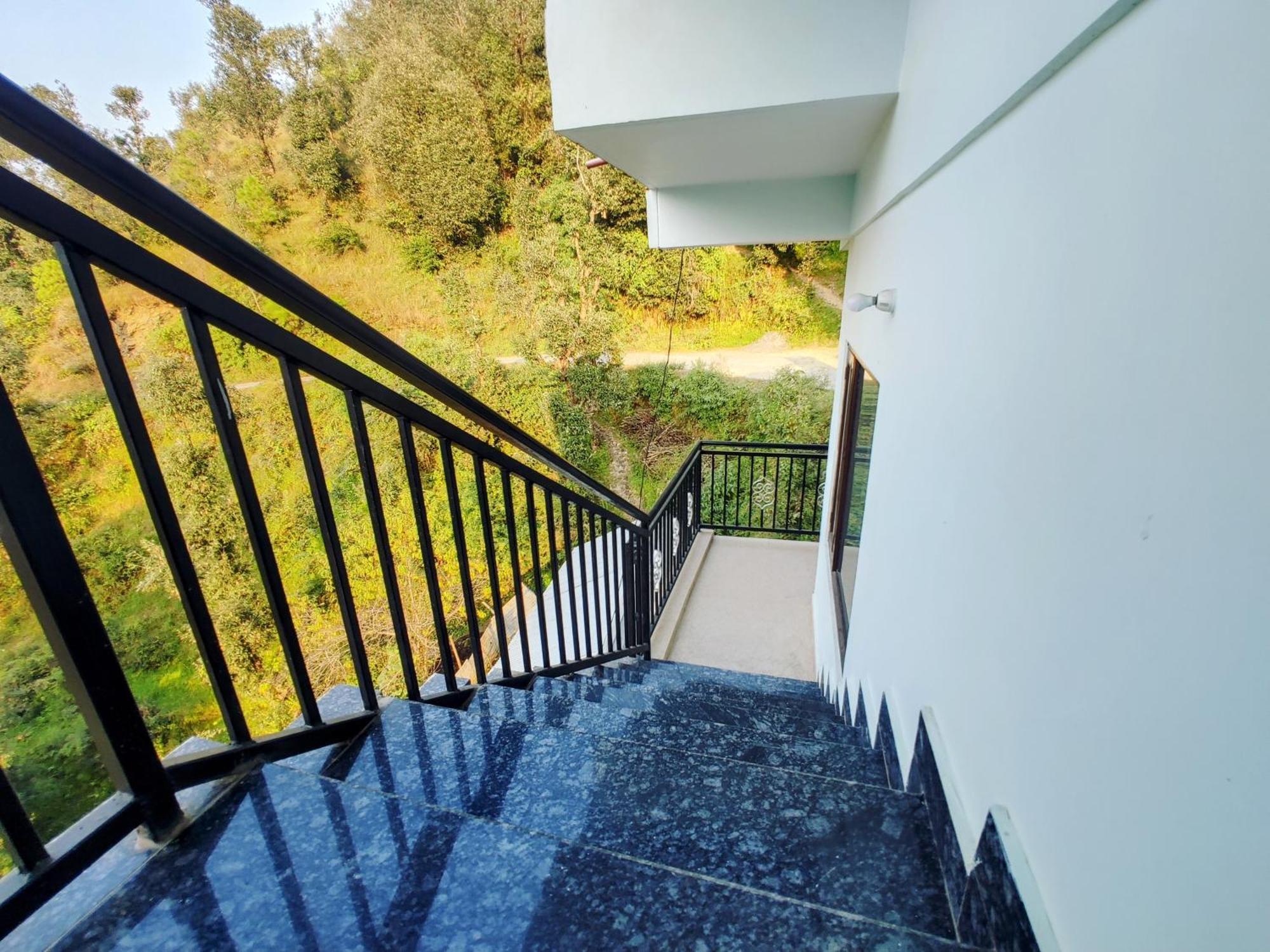 Whispering Meadows U Get Entire 3 Bhk Apartment Shimla