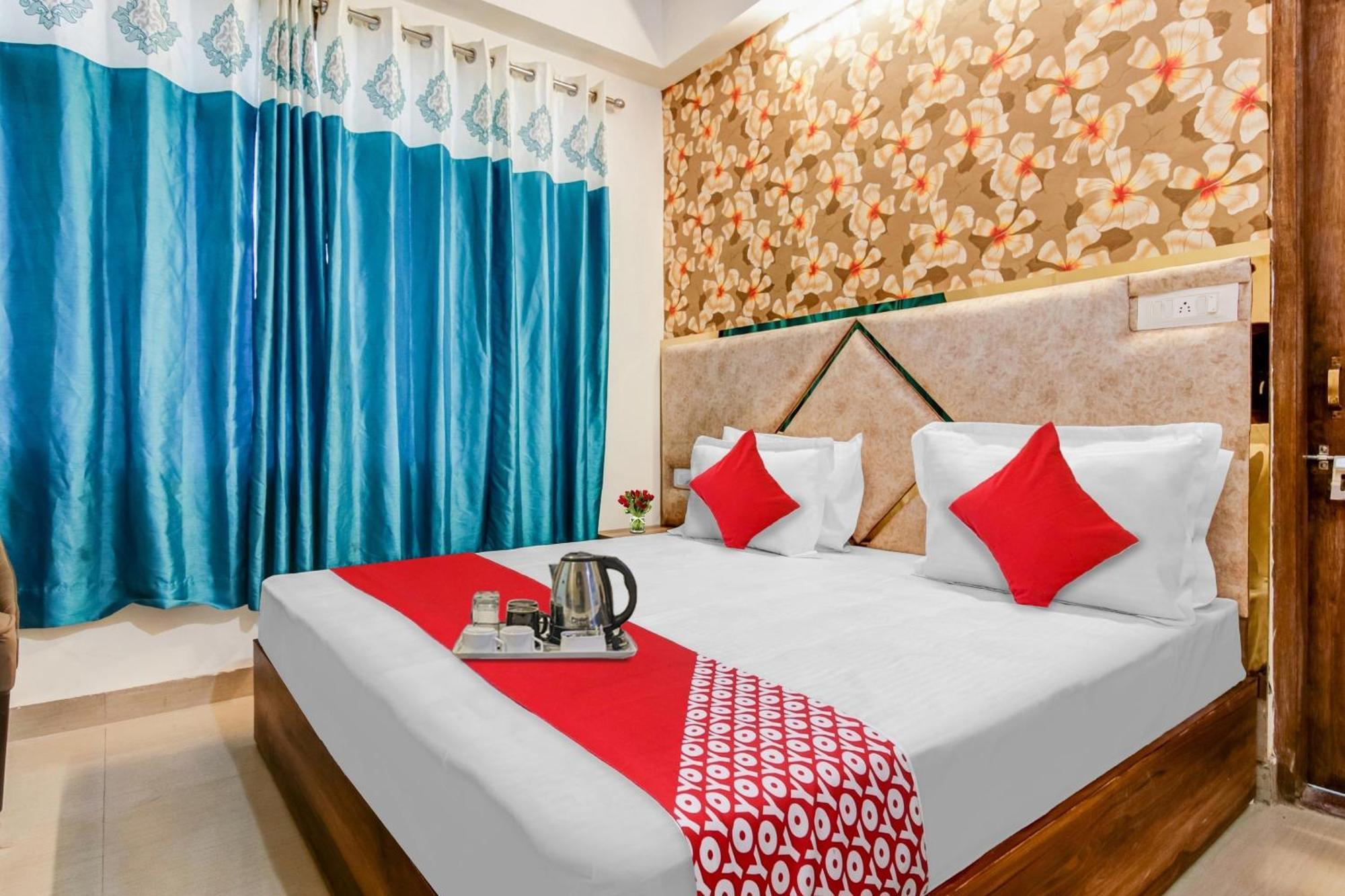 O Aston Hills Hotel 4*