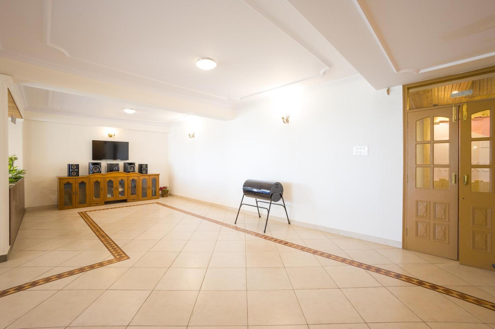 Villa Elivaas 2 Bhk With Hills View & Restaurant - Hemkunj Bloom *