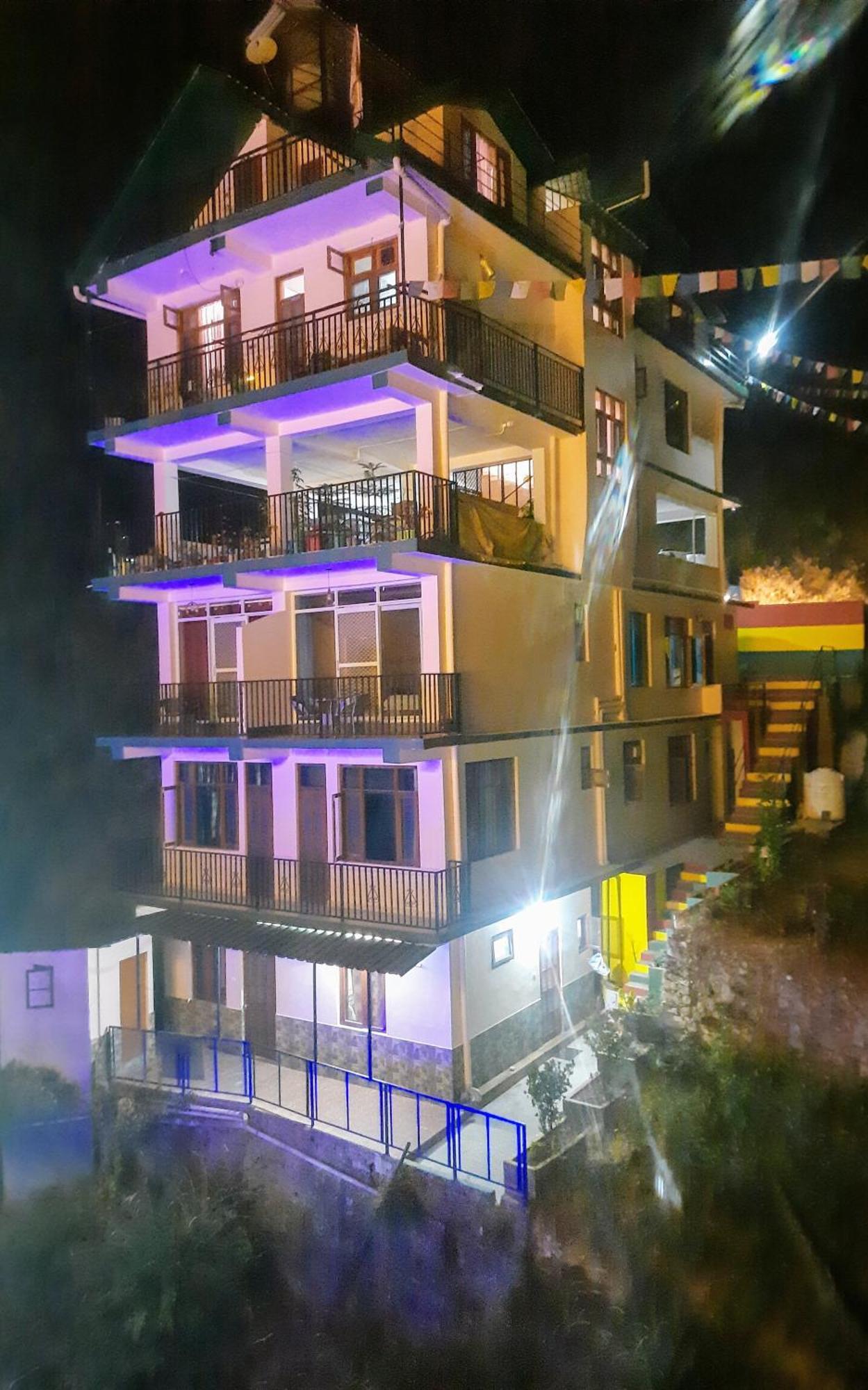 Aagaman Woods Apartment *