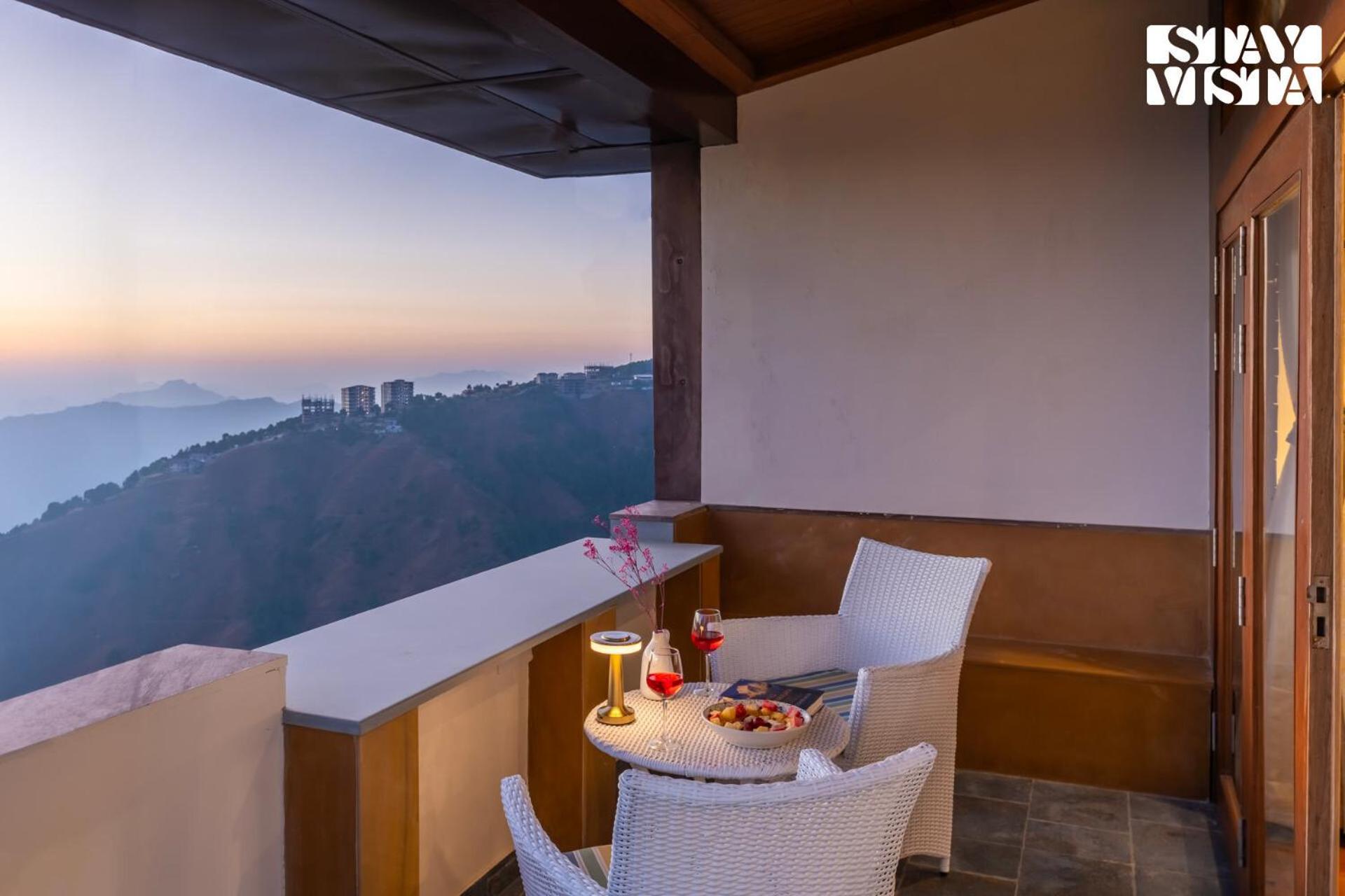 Villa Stayvista At Nook - Elysium Estate 2 Bedroom With Hill View, Lawn Shimla