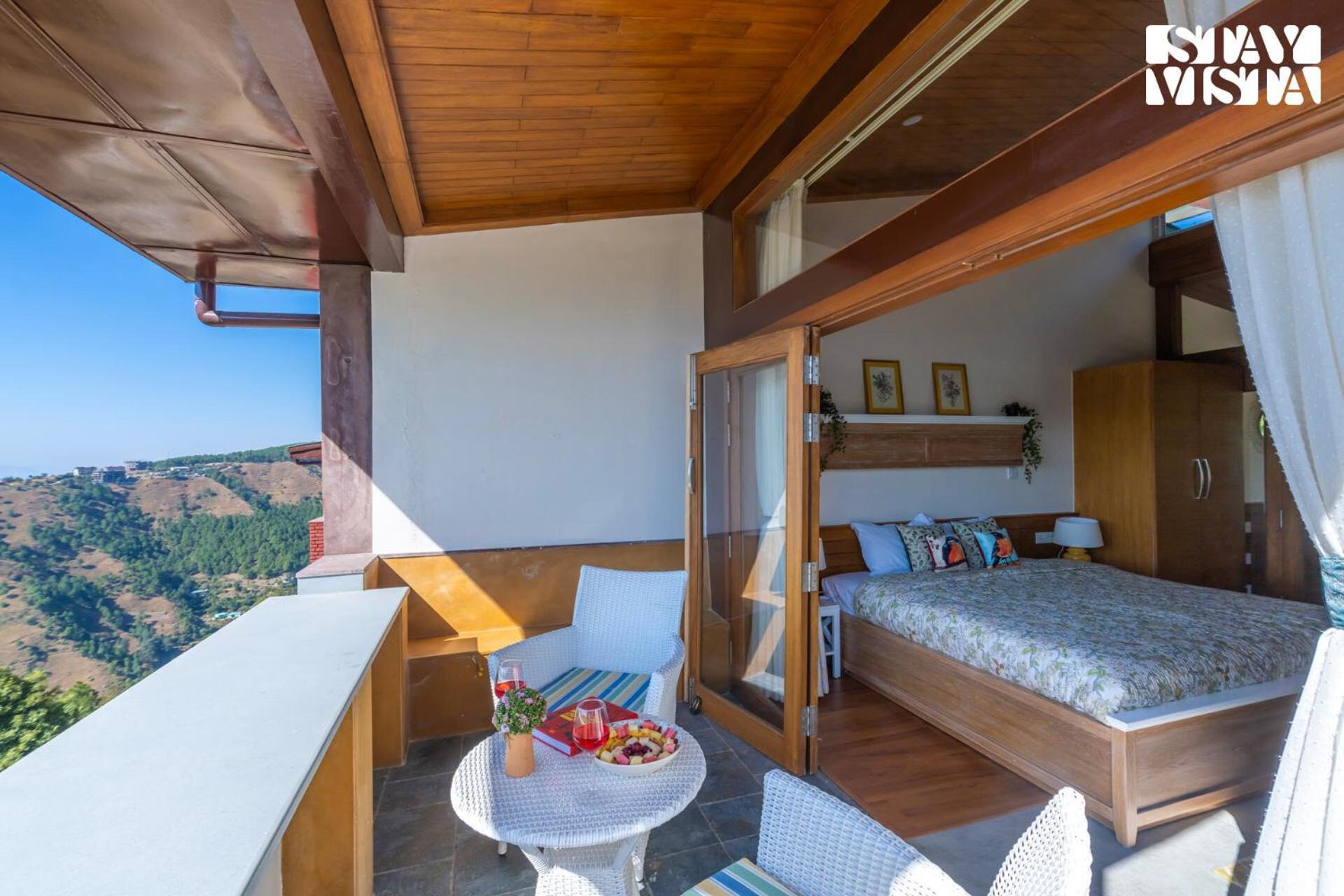 Stayvista At Nook - Elysium Estate 2 Bedroom With Hill View, Lawn Villa Shimla