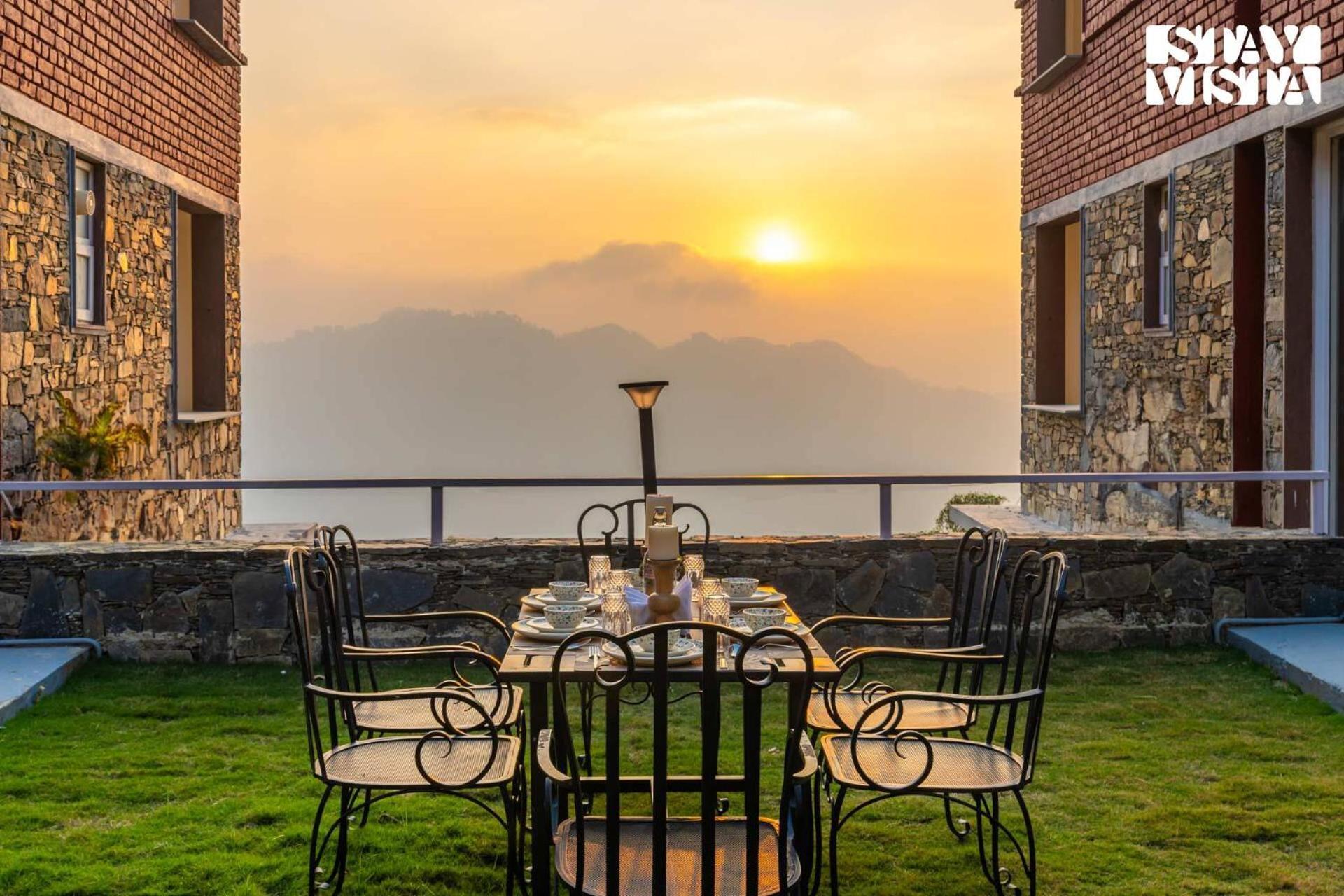 Villa Stayvista At Nook - Elysium Estate 2 Bedroom With Hill View, Lawn