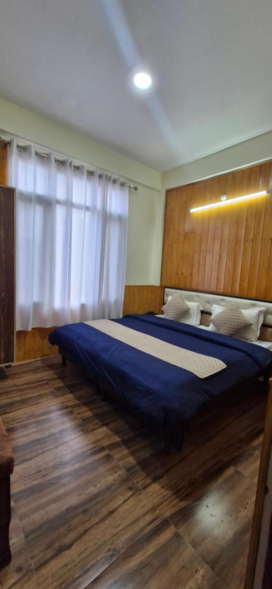 White Hotel 2*