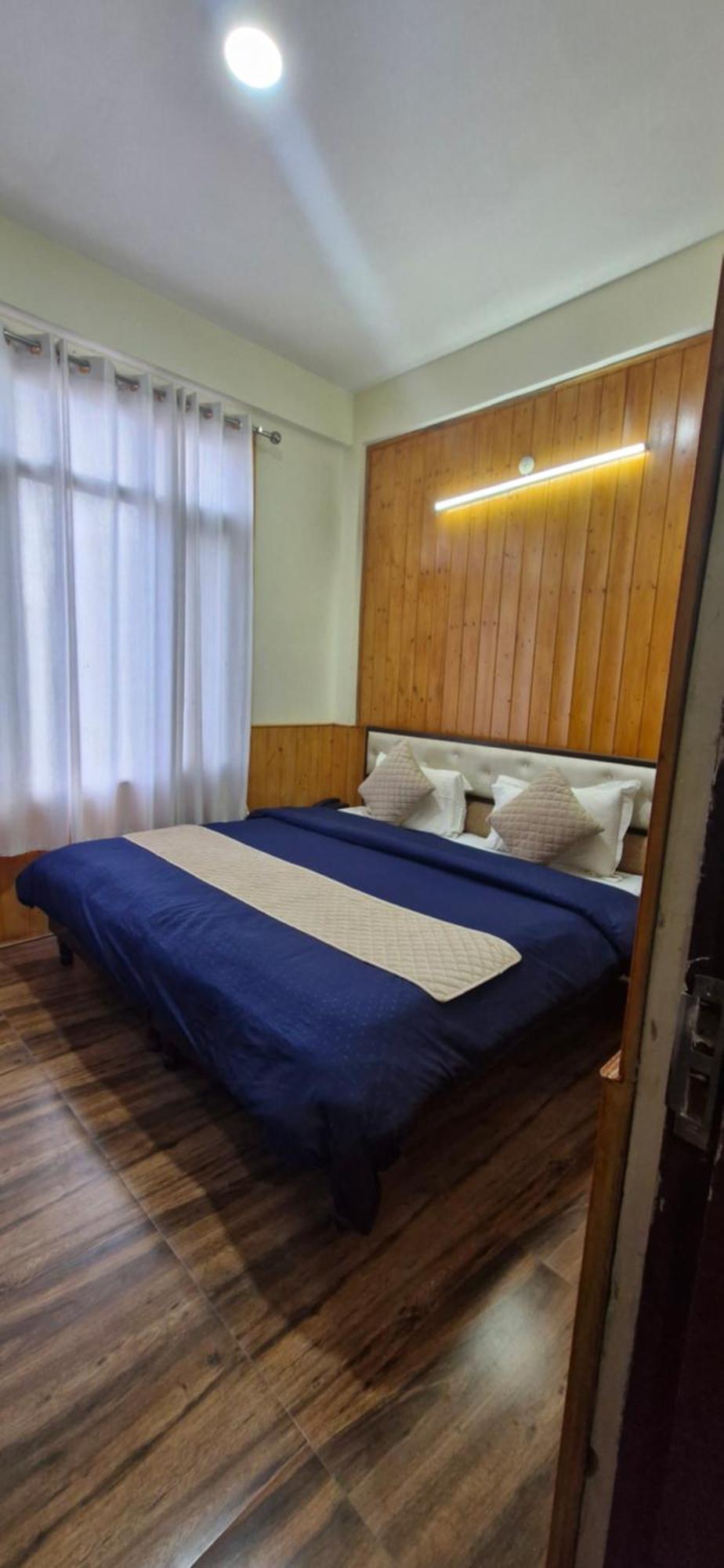 White Hotel 2*