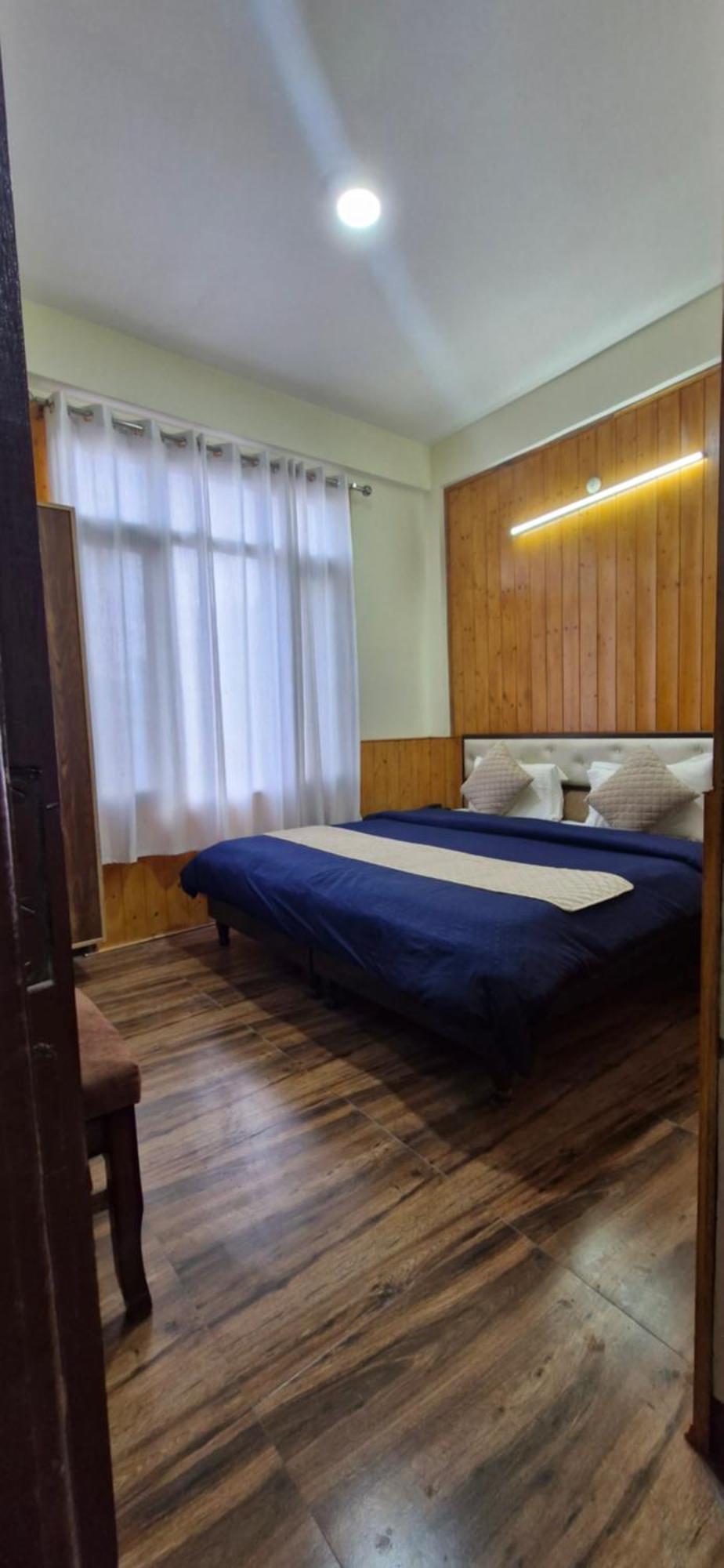 Hotel White 2*