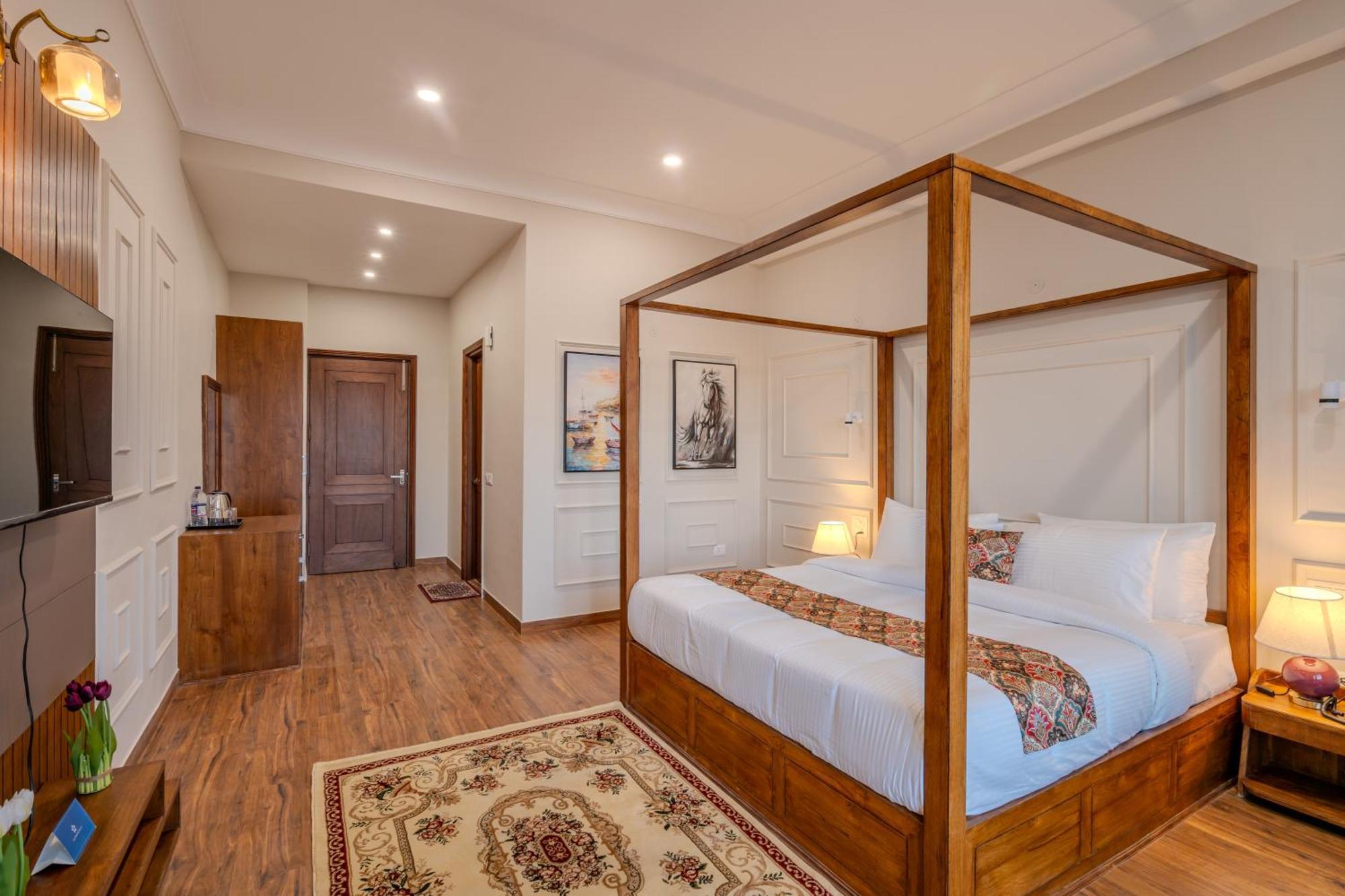 Saffronstays Alpine Blue-6 Bhk With Private Deck And Valley Views From Each Shimla
