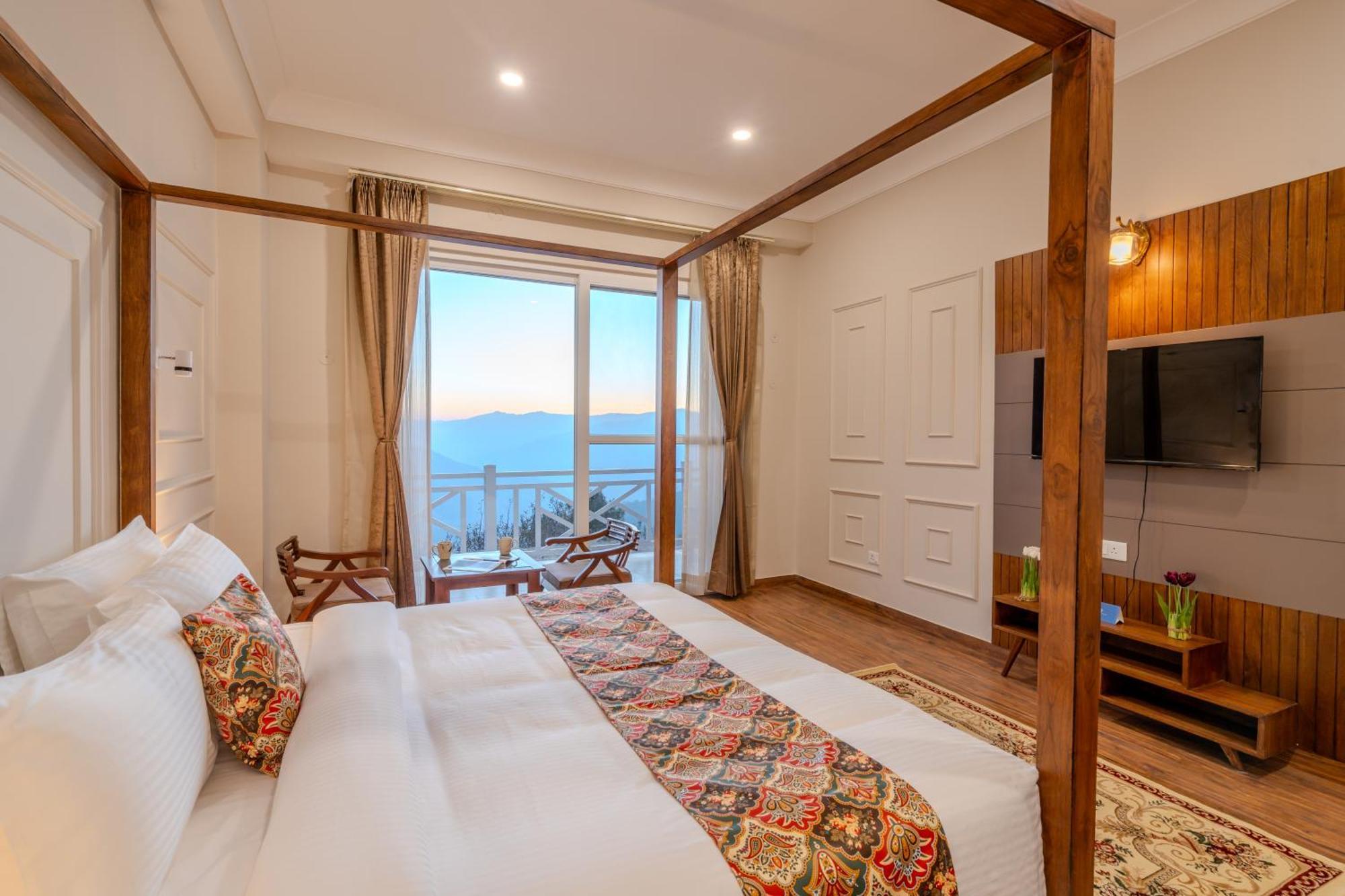 Saffronstays Alpine Blue-6 Bhk With Private Deck And Valley Views From Each