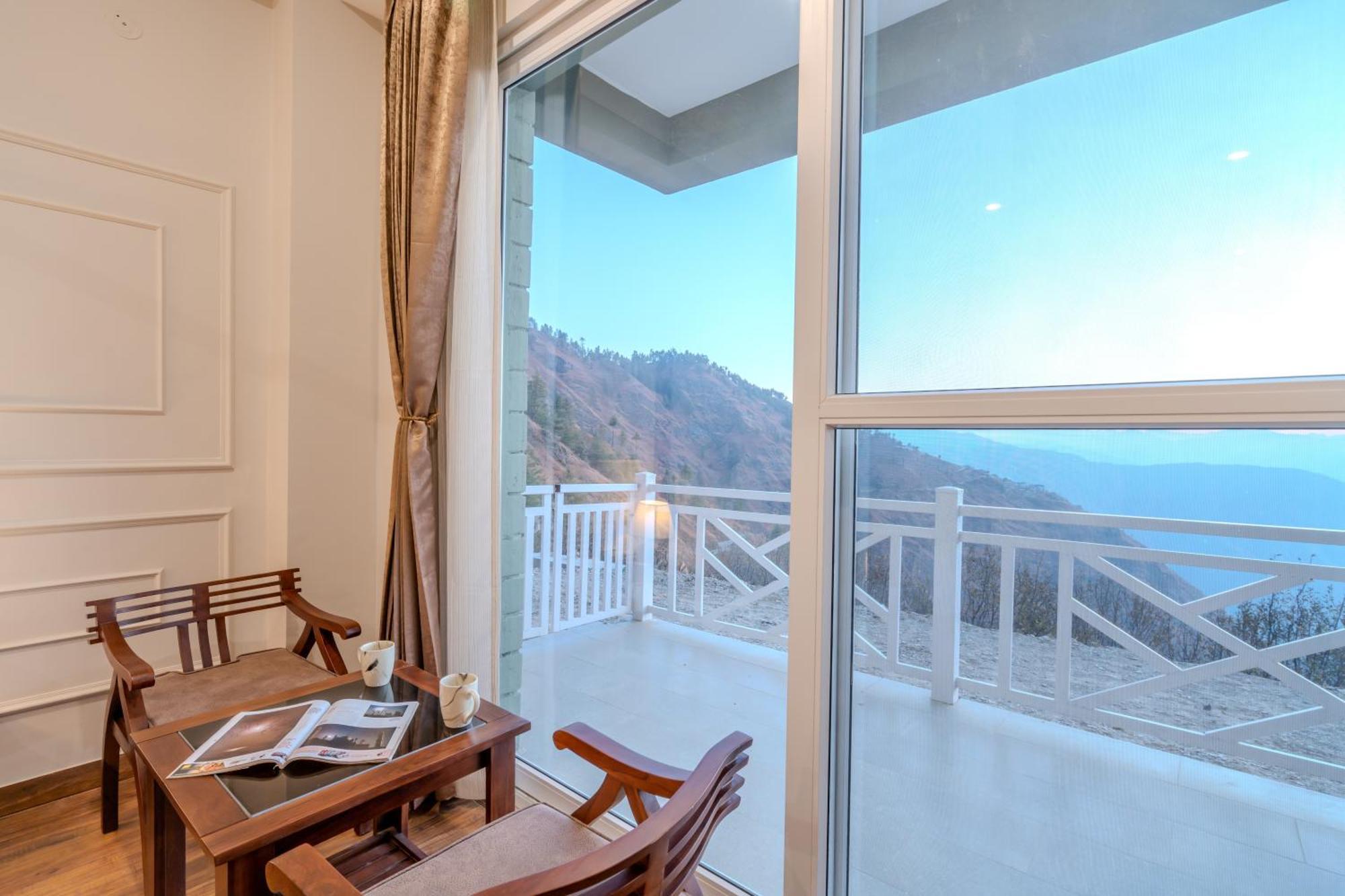 Saffronstays Alpine Blue-6 Bhk With Private Deck And Valley Views From Each * Shimla