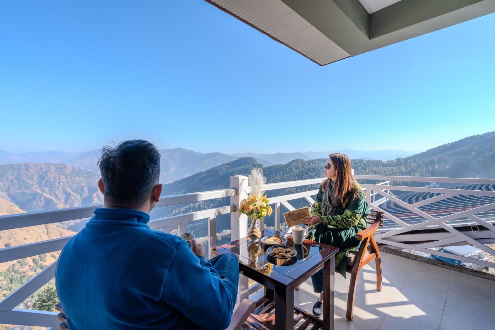 Saffronstays Alpine Blue-6 Bhk With Private Deck And Valley Views From Each * Shimla