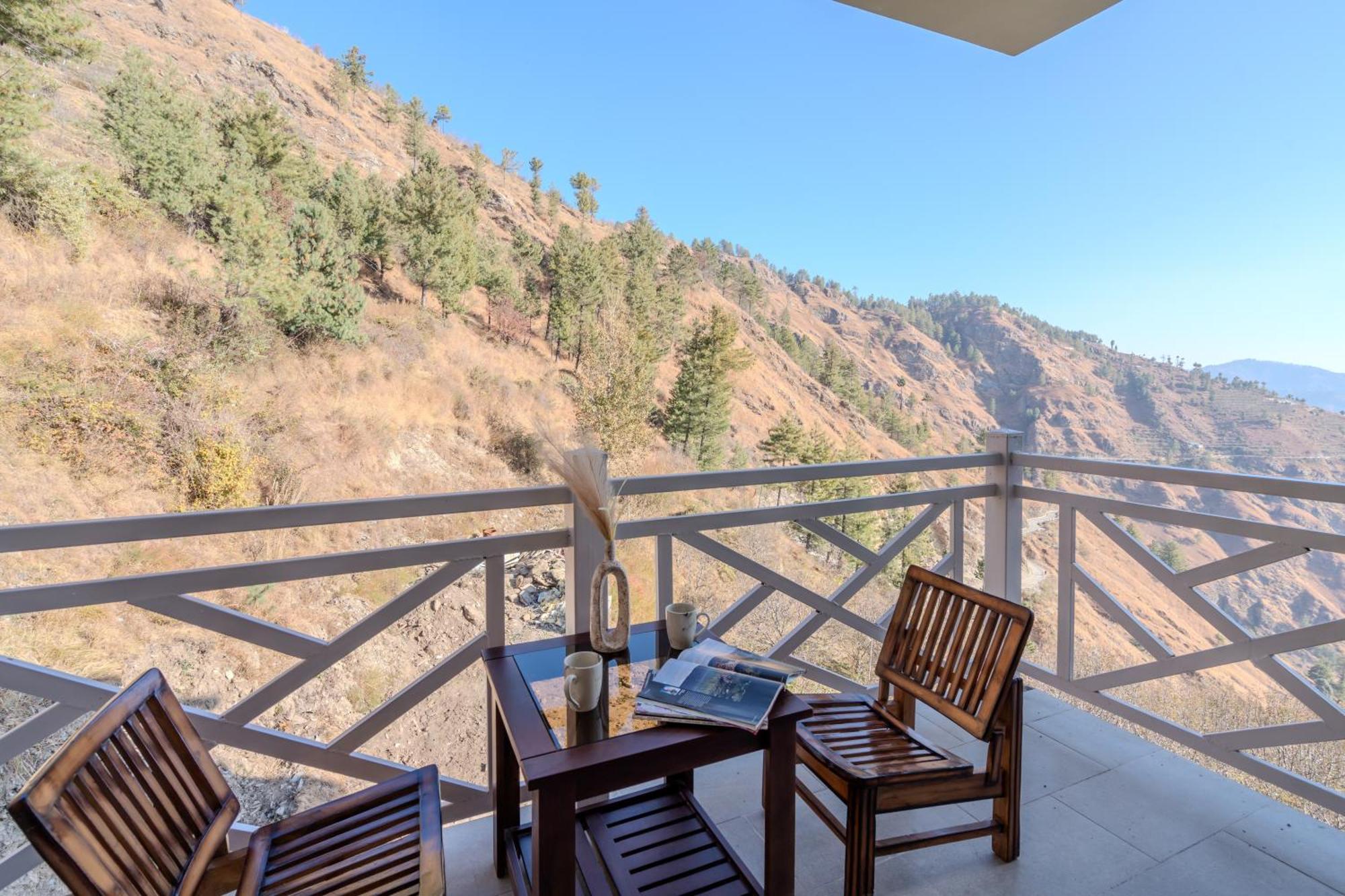Saffronstays Alpine Blue-6 Bhk With Private Deck And Valley Views From Each * Shimla