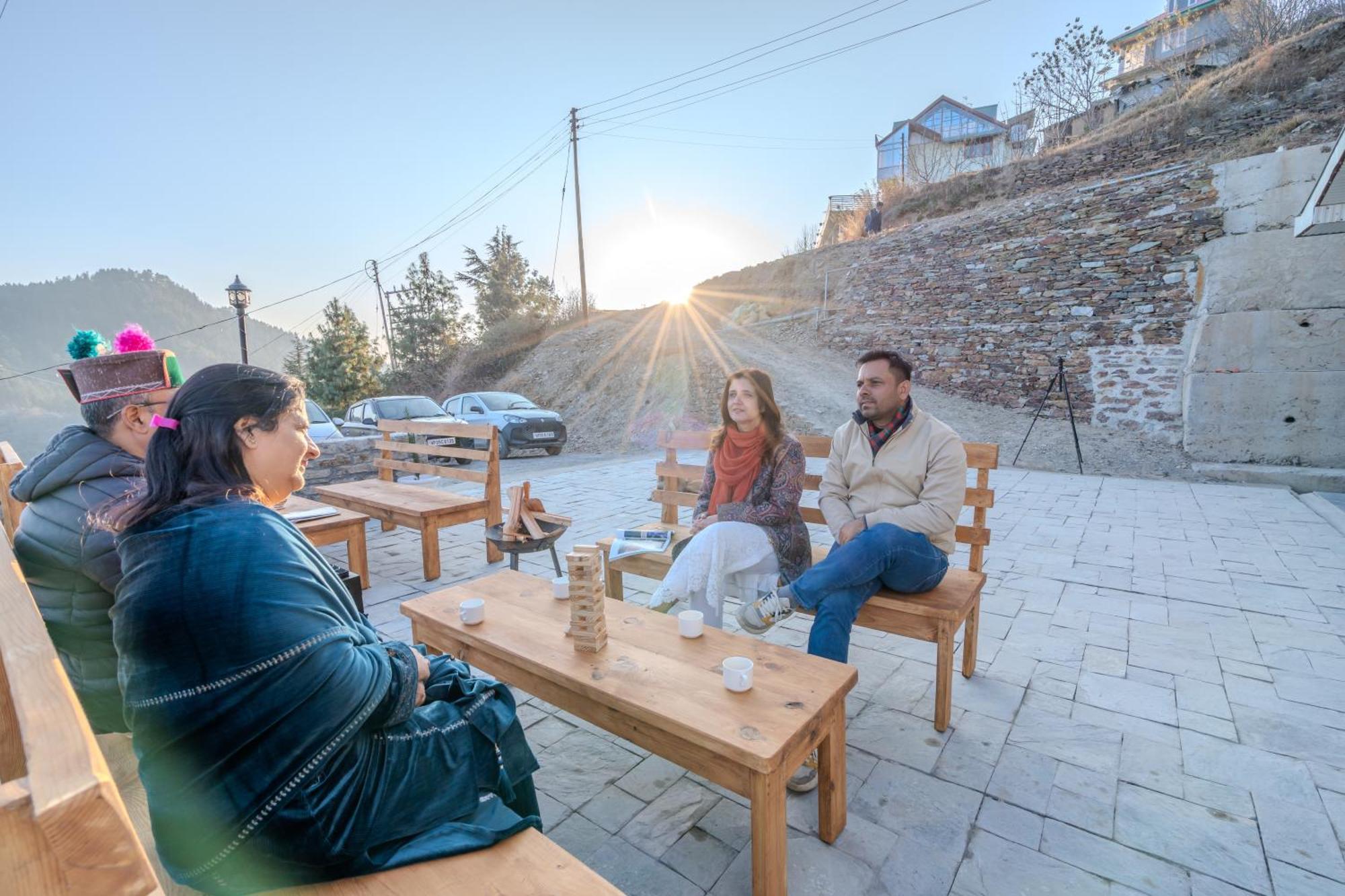 Saffronstays Alpine Blue-6 Bhk With Private Deck And Valley Views From Each Shimla