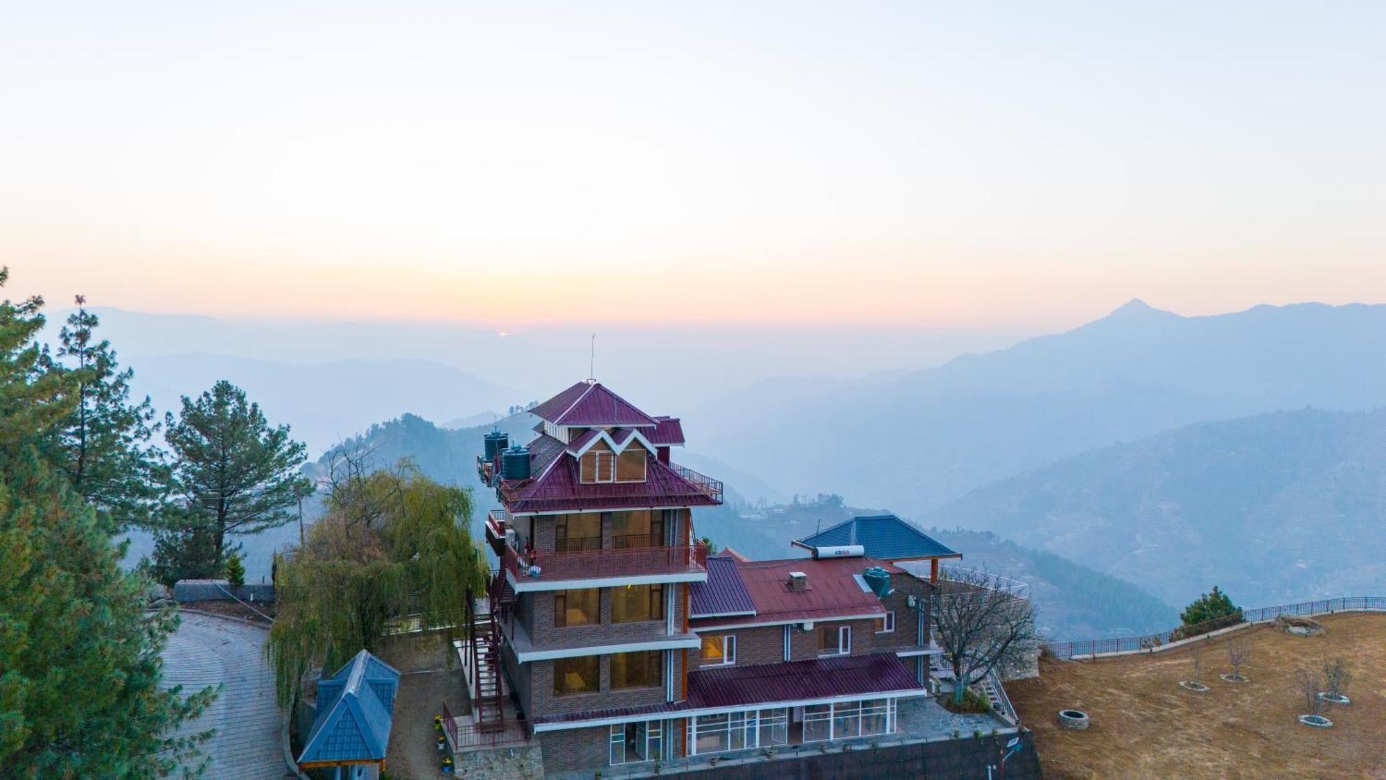 Holiday home Alaya Lafu House Hearth With Hill Views Shimla