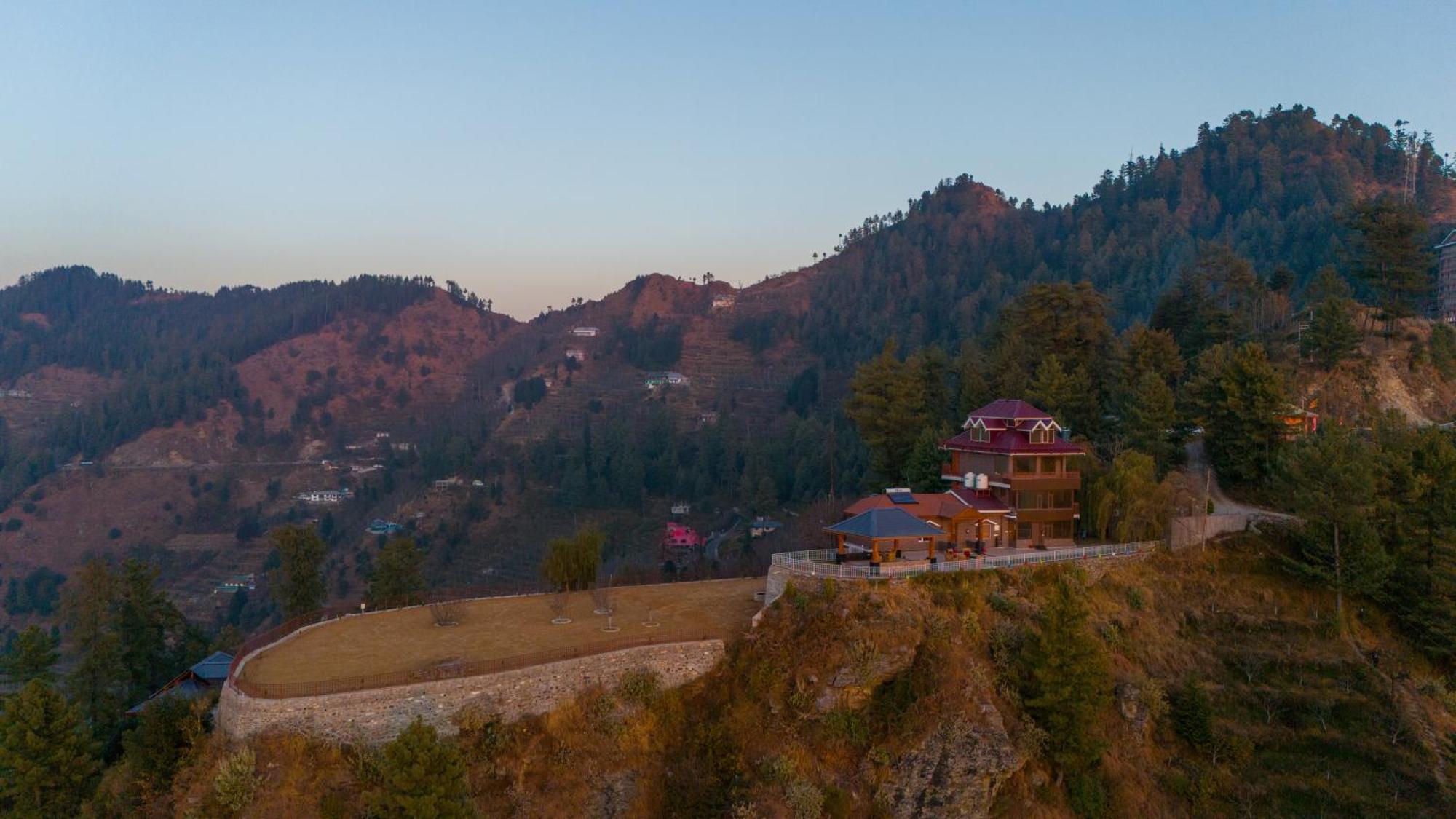 Alaya Lafu House Hearth With Hill Views Holiday home Shimla