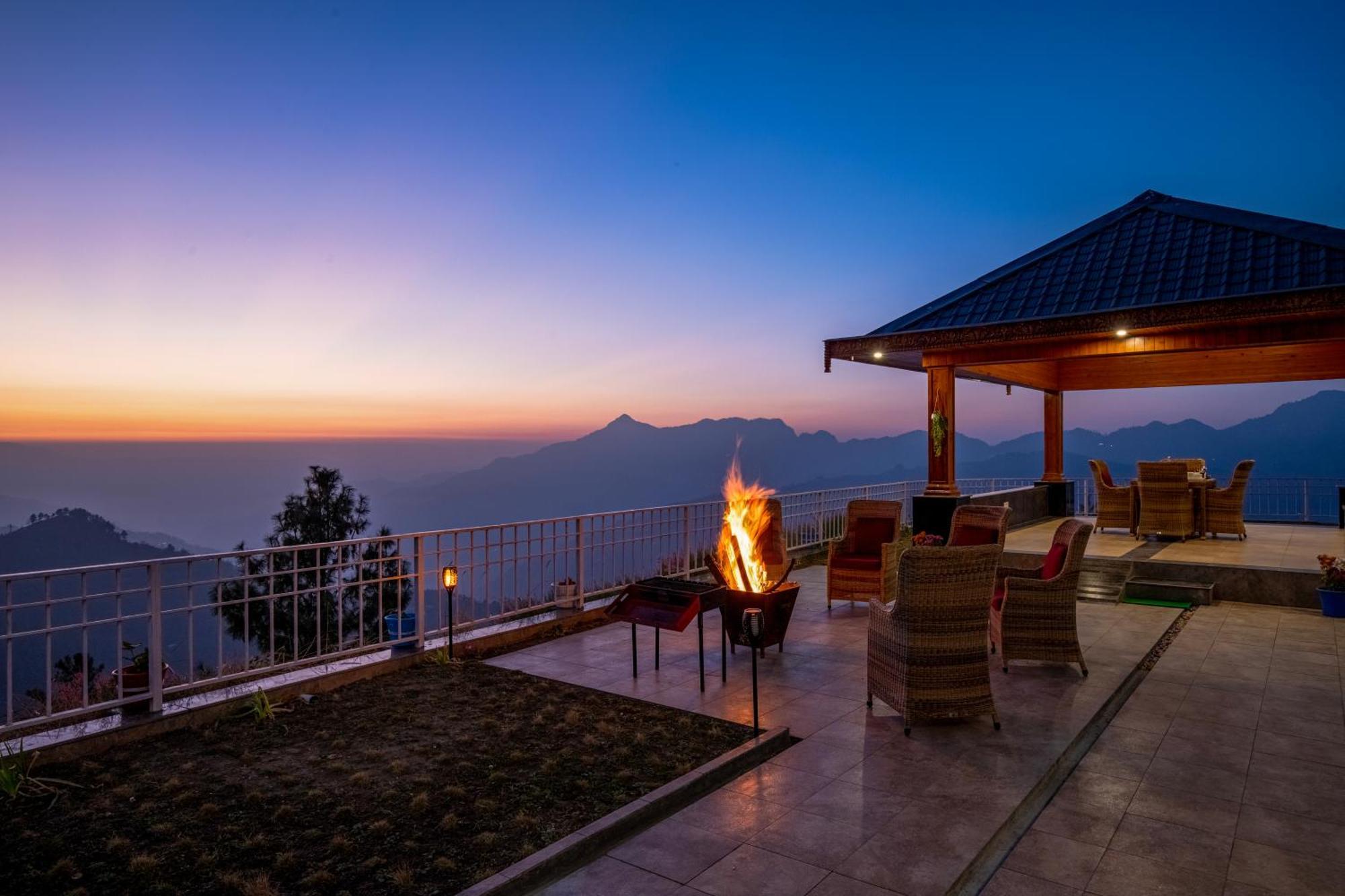 Alaya Lafu House Hearth With Hill Views Holiday home Shimla