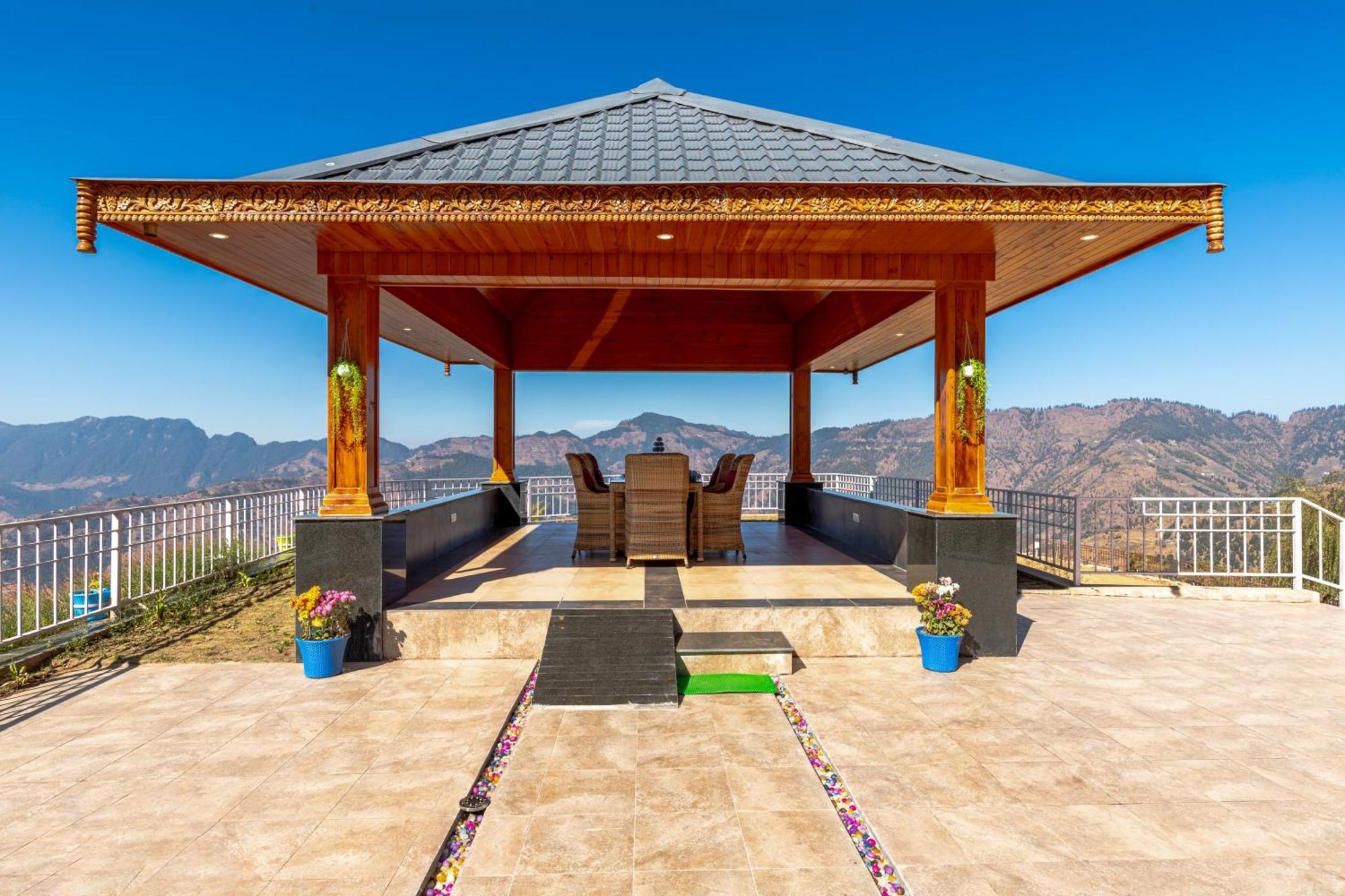 Holiday home Alaya Lafu House Hearth With Hill Views