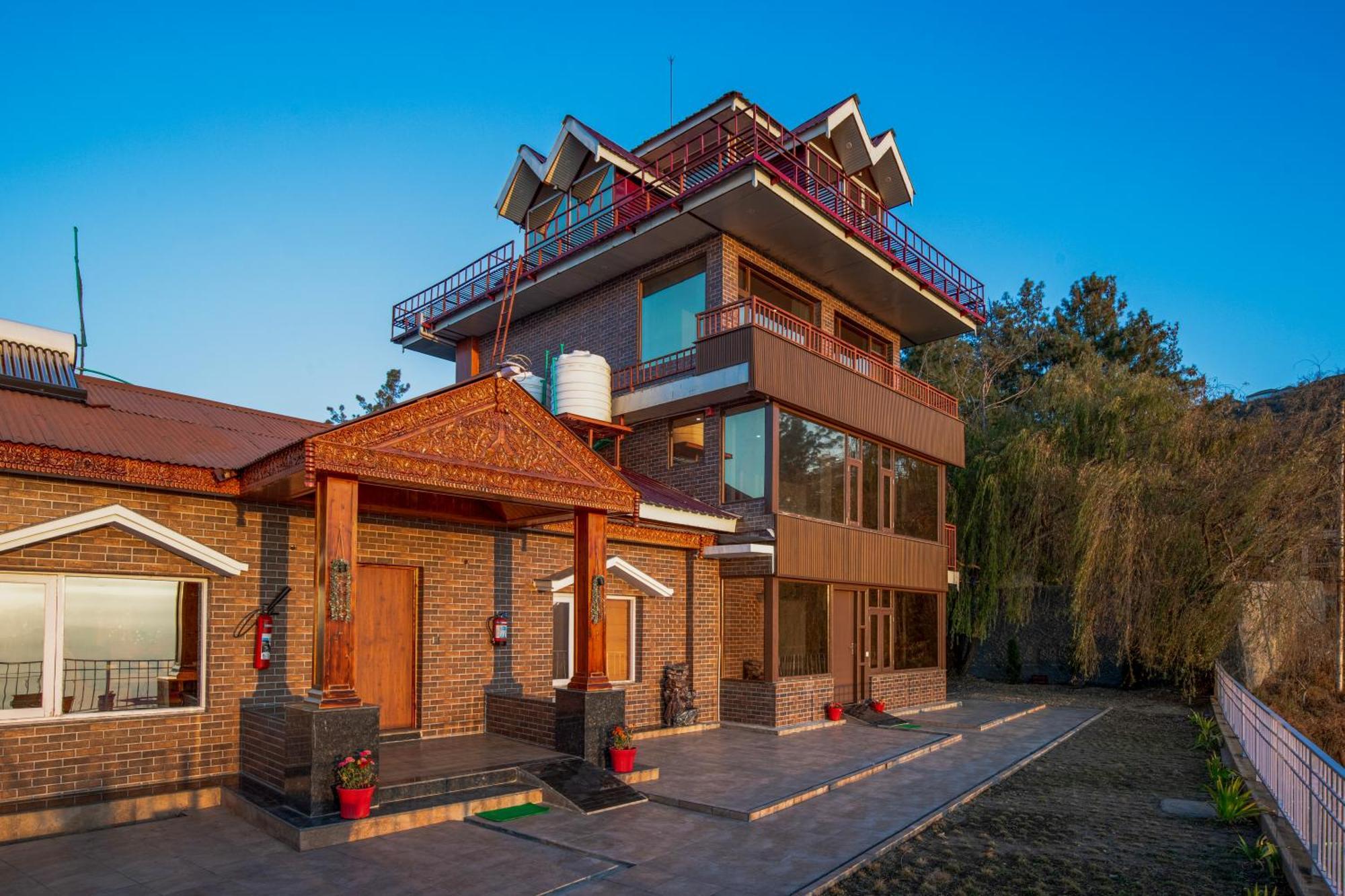 Holiday home Alaya Lafu House Hearth With Hill Views Shimla