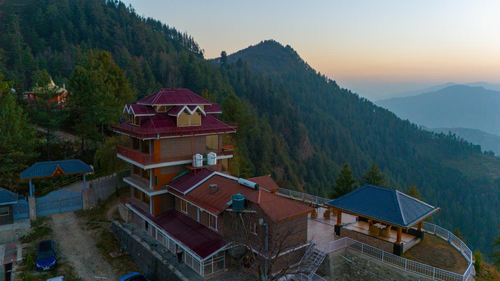 Alaya Lafu House Hearth With Hill Views Shimla
