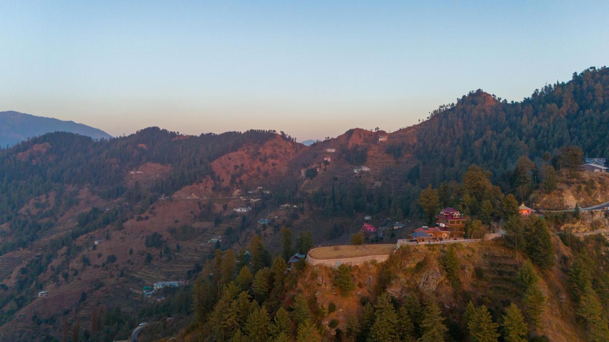 Alaya Lafu House Hearth With Hill Views Holiday home Shimla