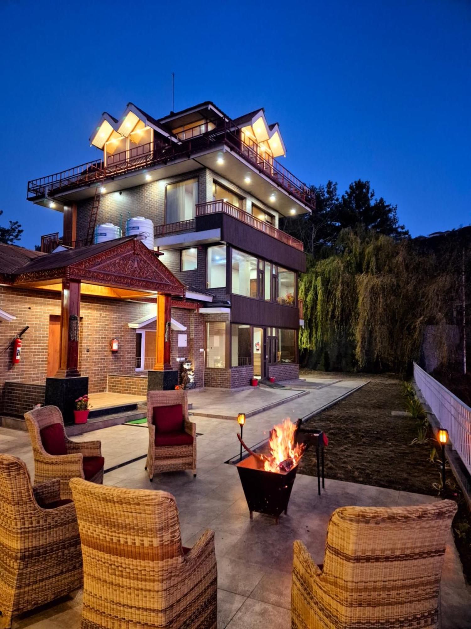 Alaya Lafu House Hearth With Hill Views Holiday home Shimla