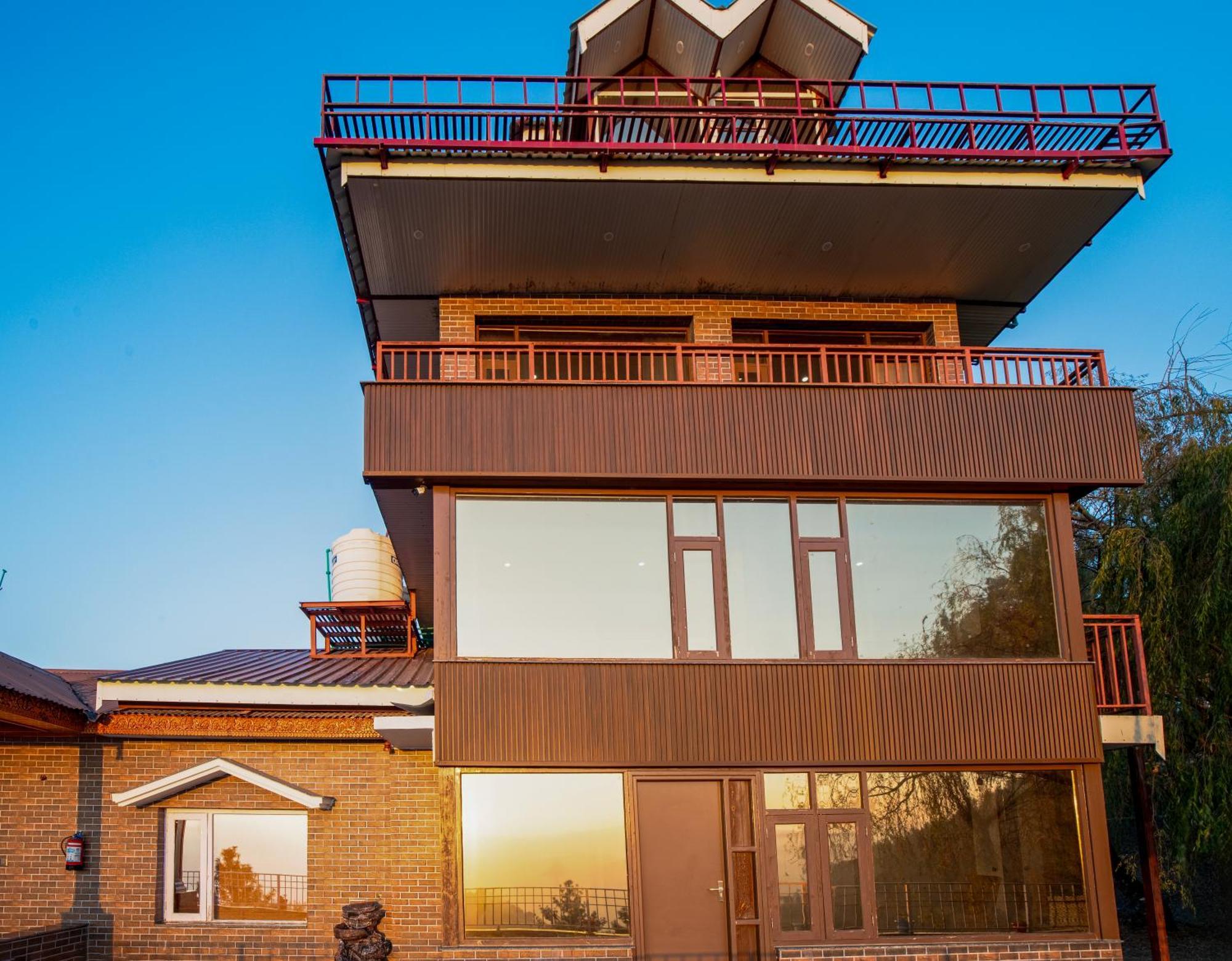 Alaya Lafu Woodscave With Attic & Hill Views