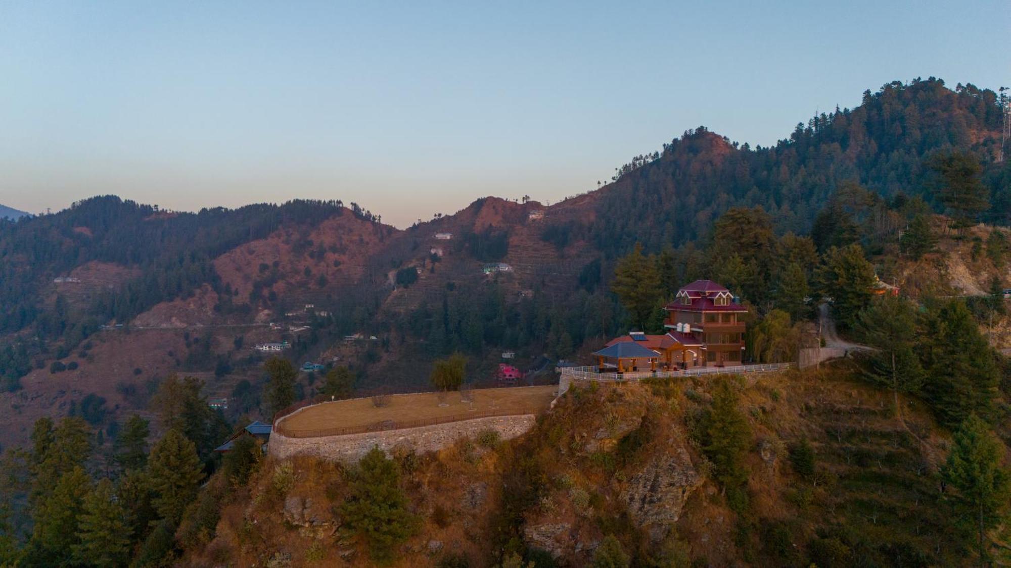 Villa Alaya Lafu Woodscave With Attic & Hill Views Shimla