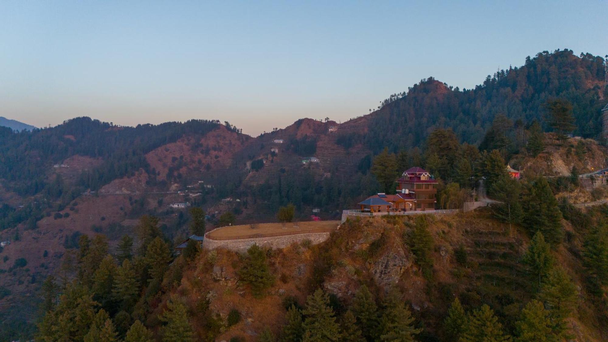 Alaya Lafu Woodscave With Attic & Hill Views * Shimla