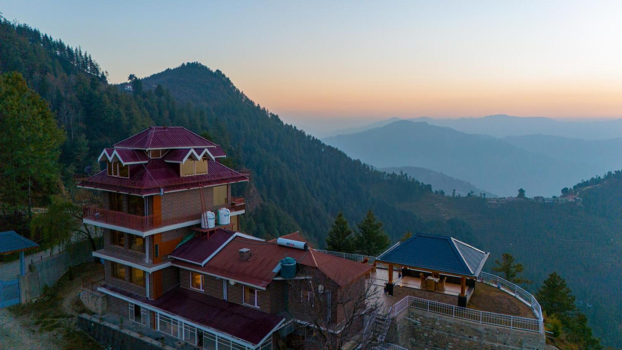 Alaya Lafu Woodscave With Attic & Hill Views * Shimla