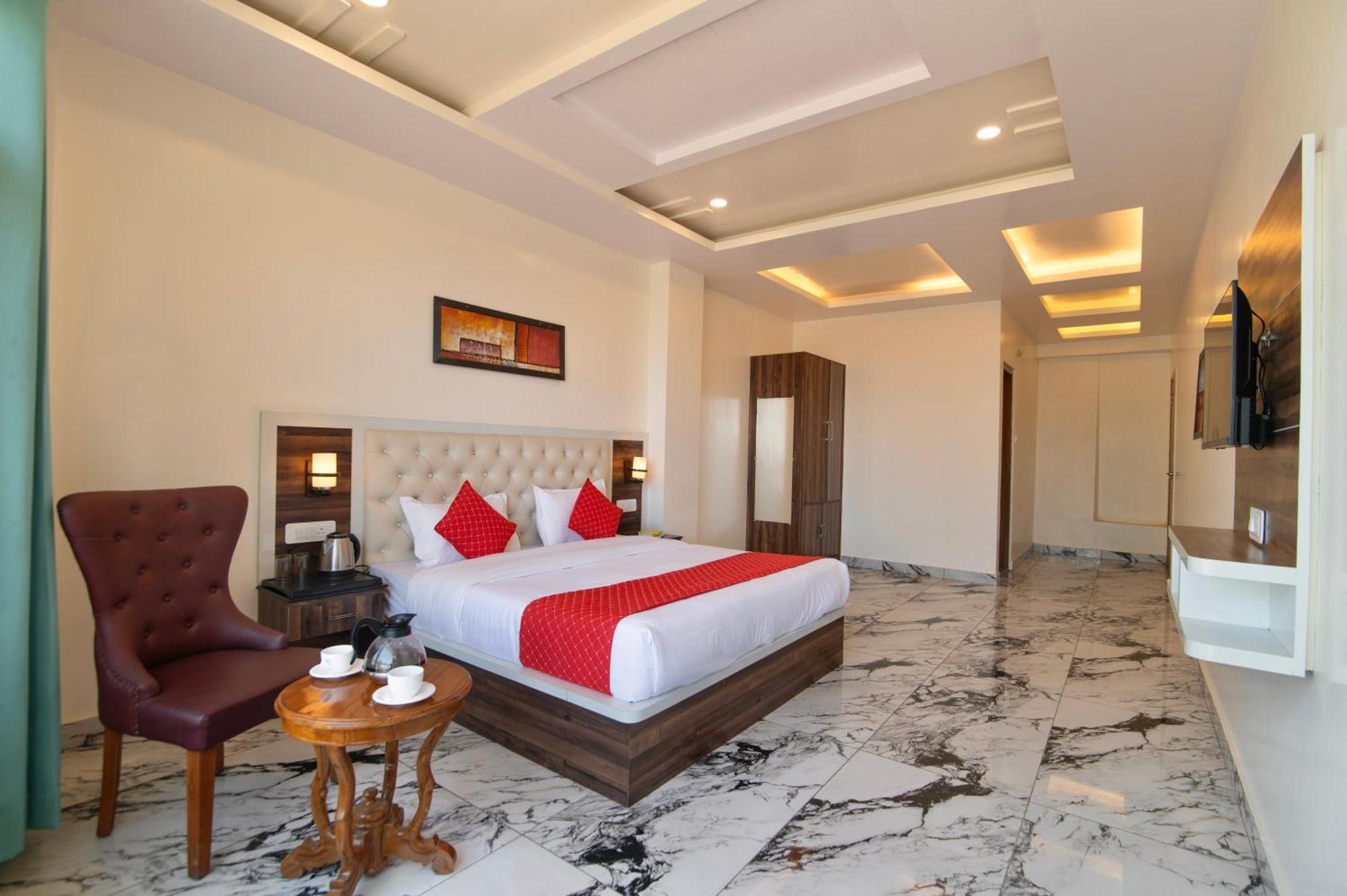 Hillside Hotel 3*