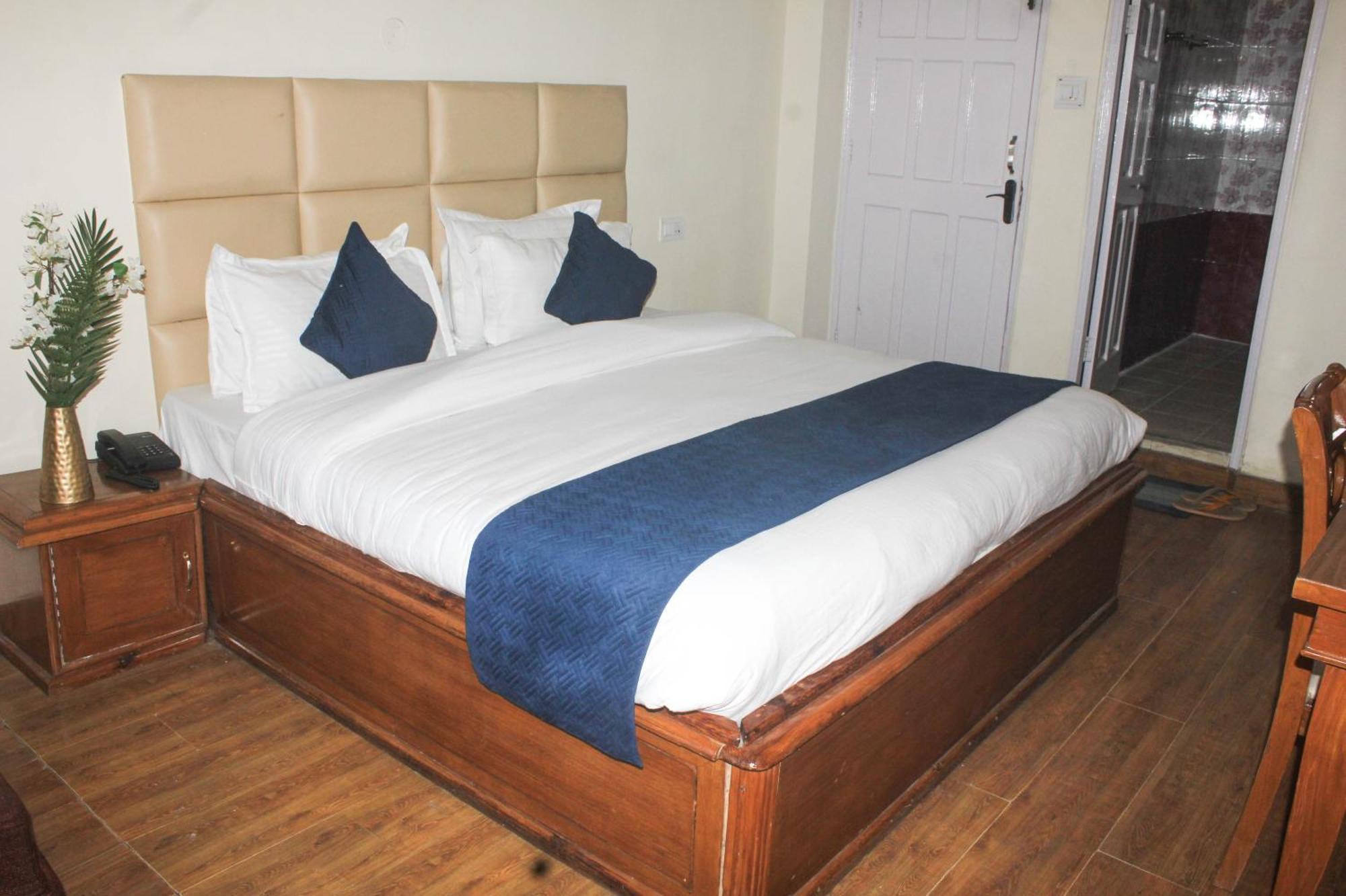 Hotel Deepwoods 2*