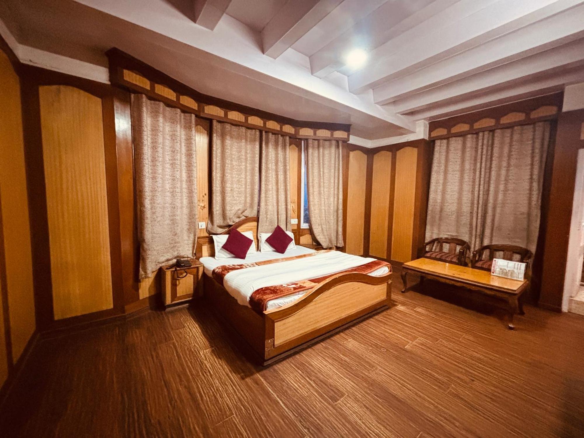 Ganga !! Near Mall Road !! Budget Friendly !! Guest house Shimla