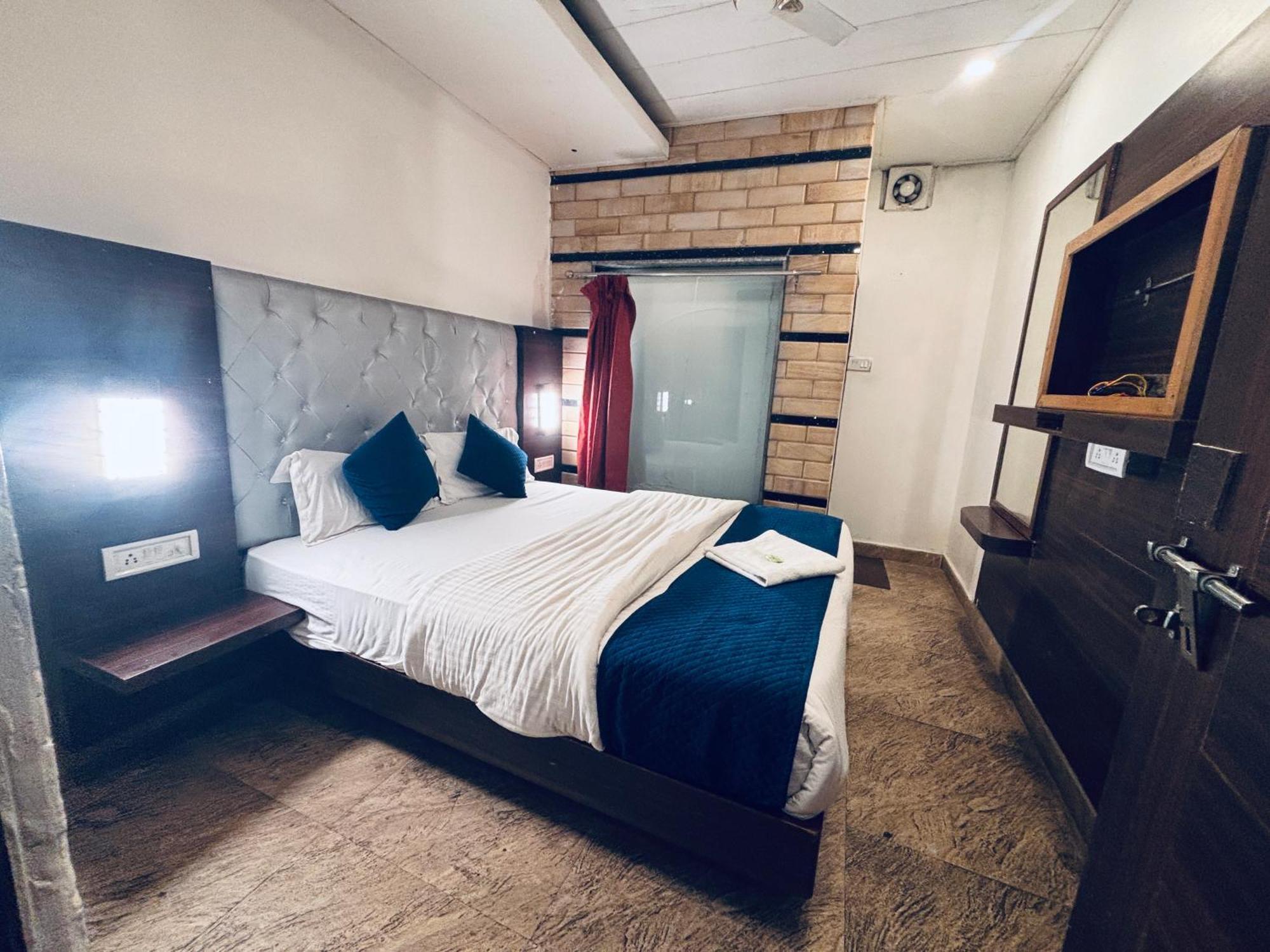 Guest house Ganga !! Near Mall Road !! Budget Friendly !!