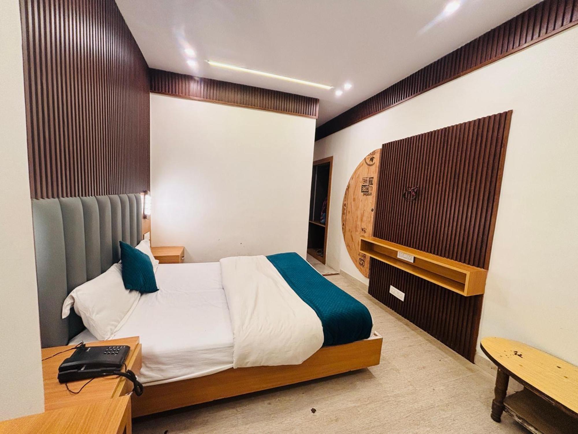 Guest house Ganga !! Near Mall Road !! Budget Friendly !! *