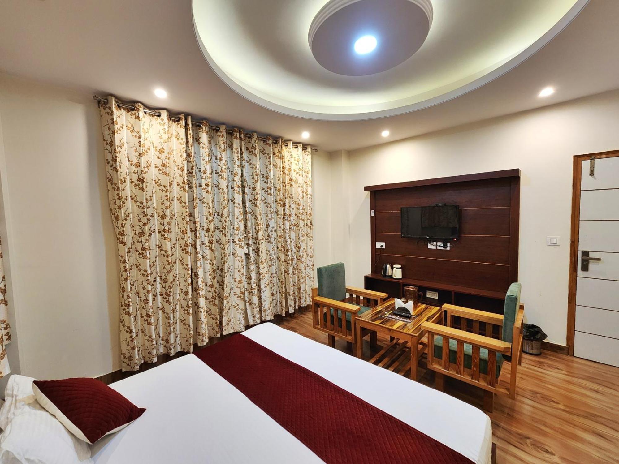 Royal Cedar Retreat Bed & Breakfast *
