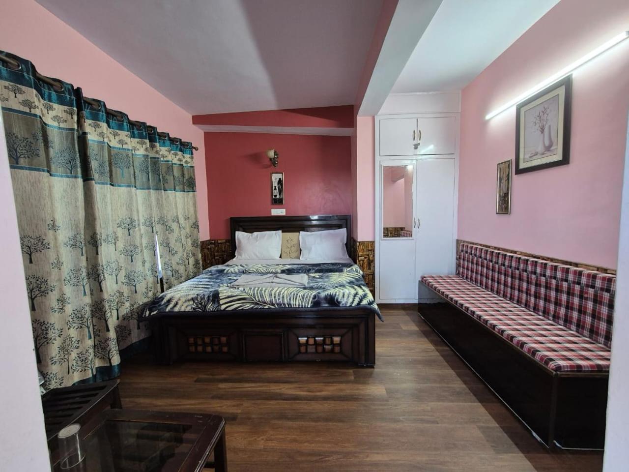 Yug Bed & Breakfast *