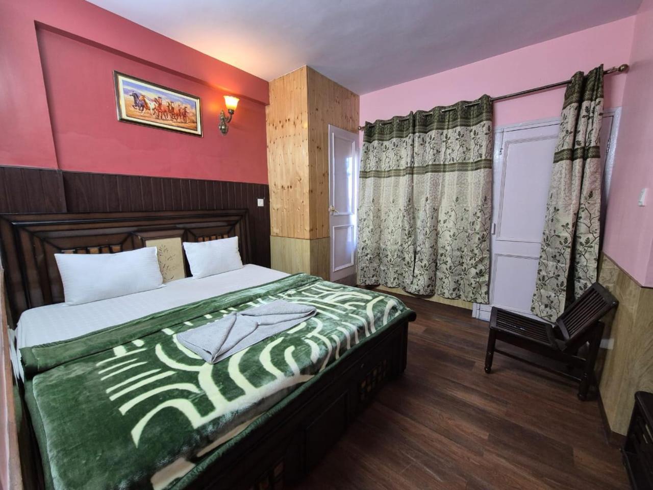 Yug Bed & Breakfast *