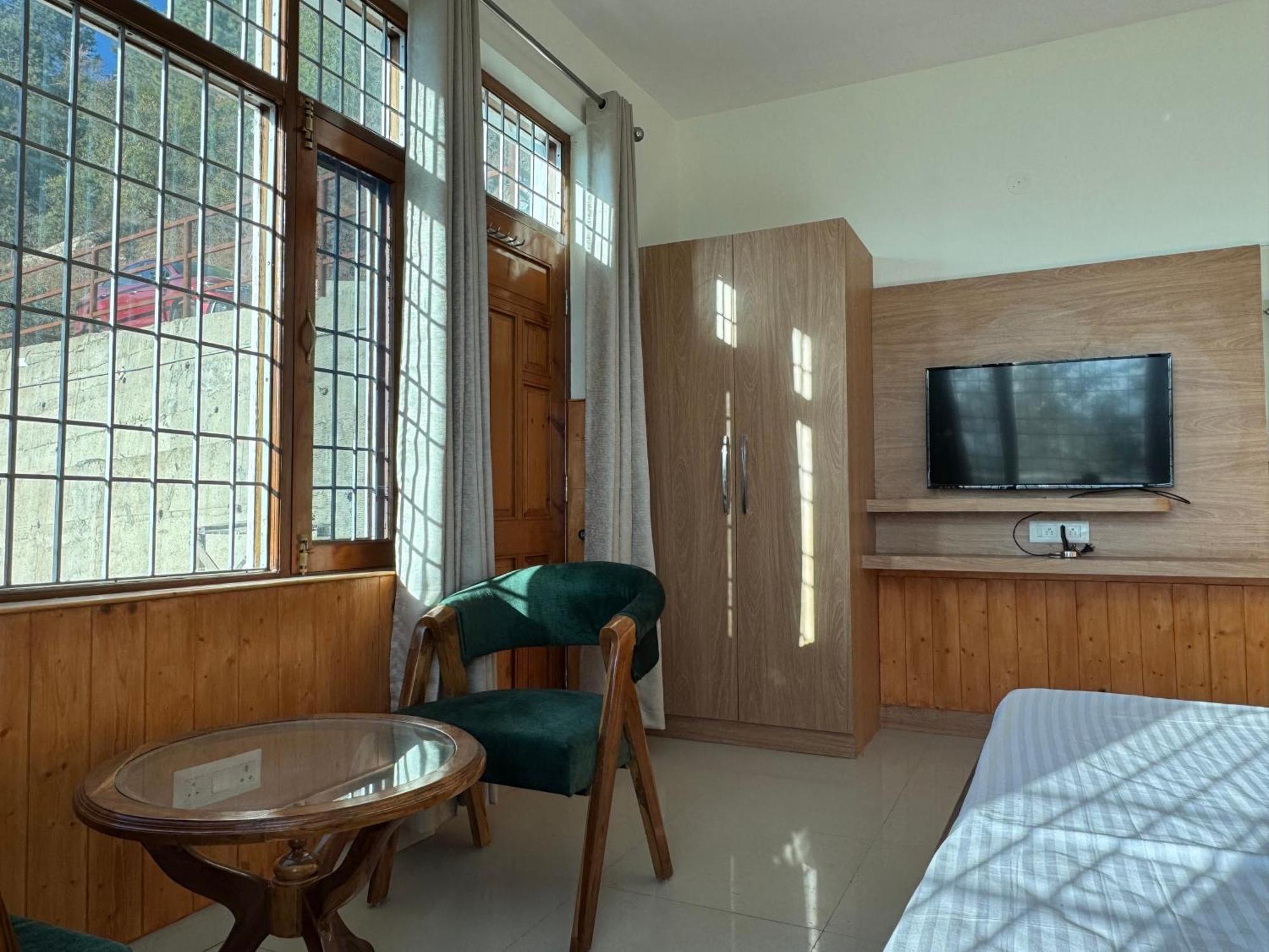 Hues & Trails Ground Zero Apartment *
