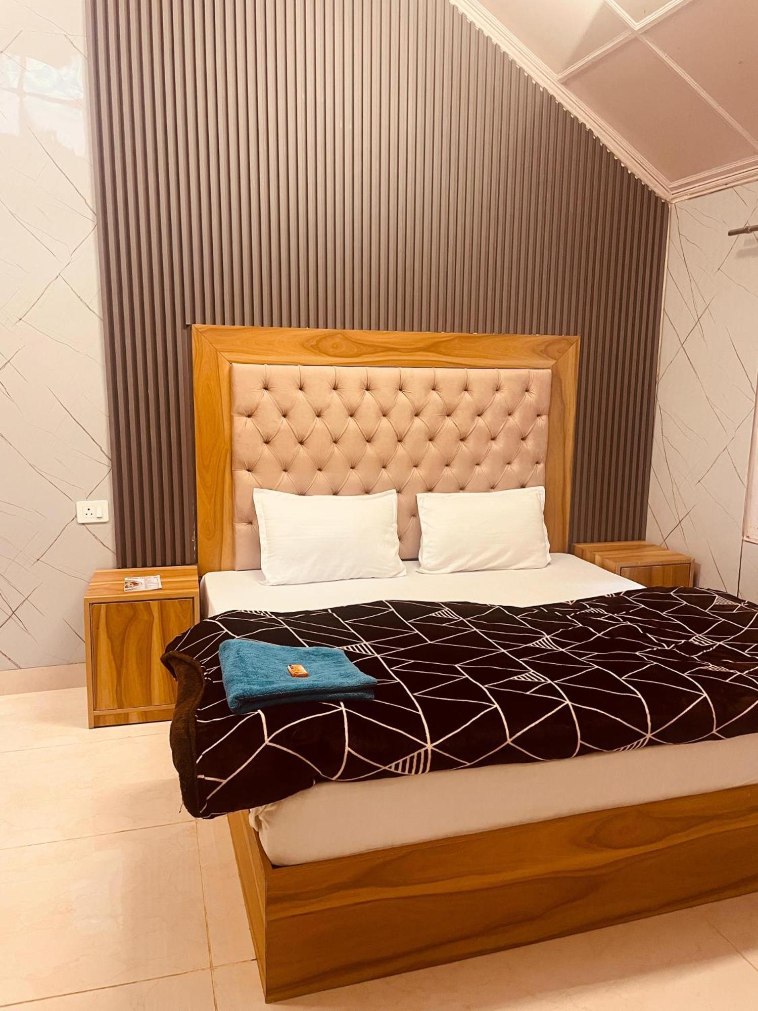 Bed & Breakfast Madan Kunj Mall Road Shimla