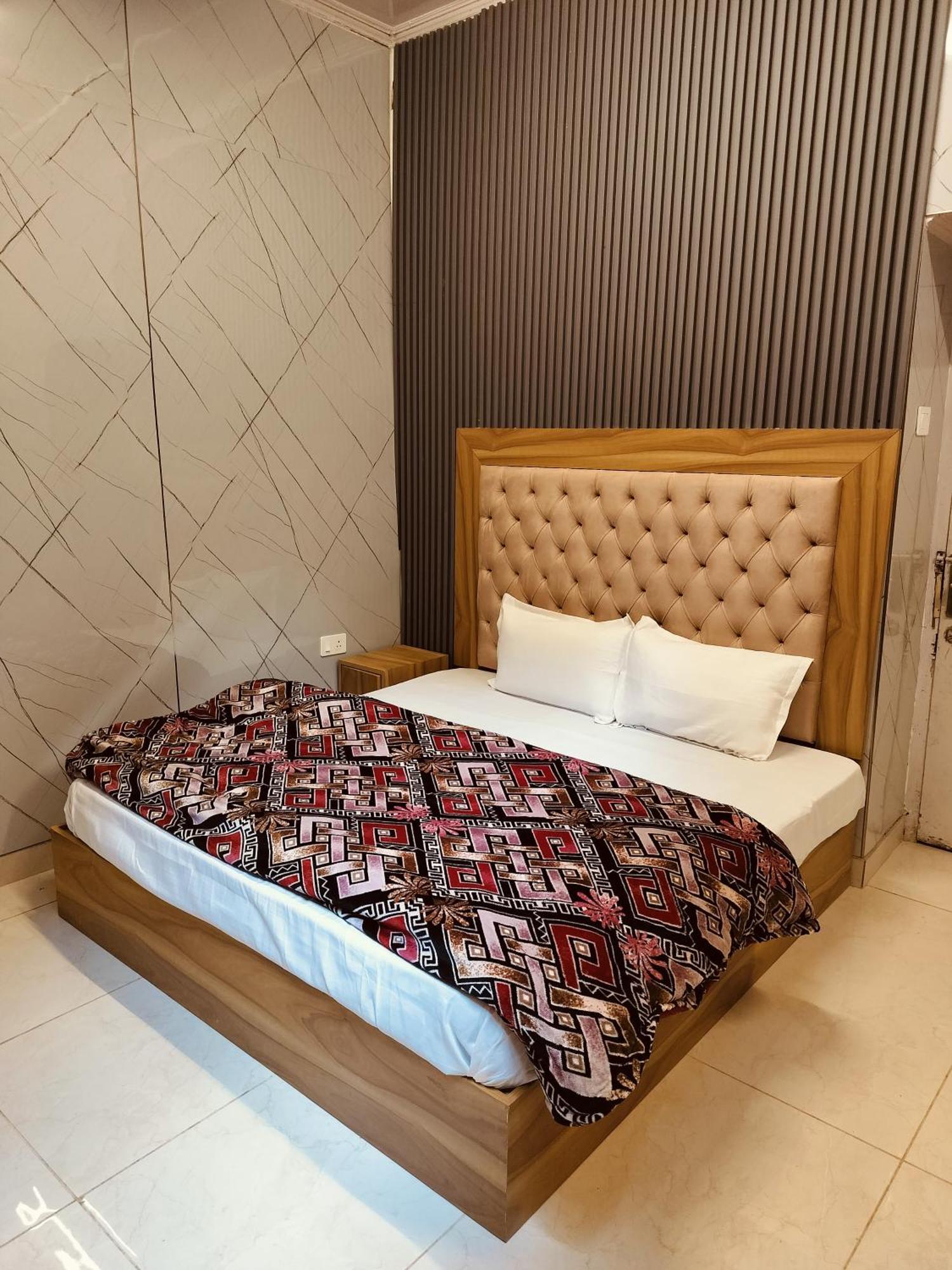 Madan Kunj Mall Road Bed & Breakfast Shimla