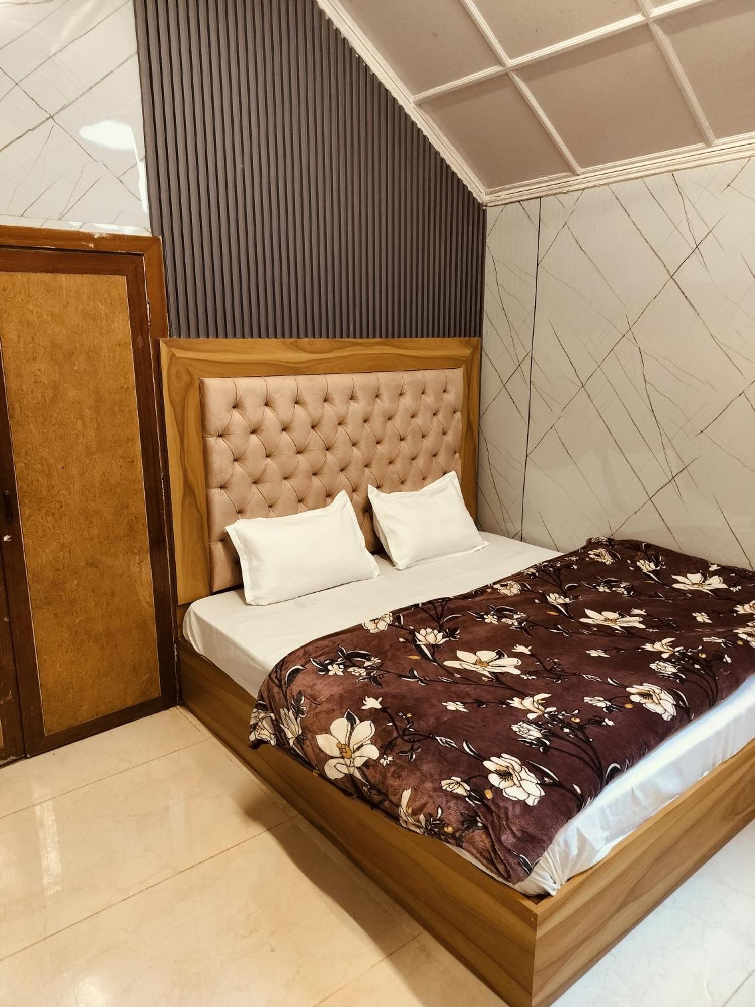 Madan Kunj Mall Road Bed & Breakfast