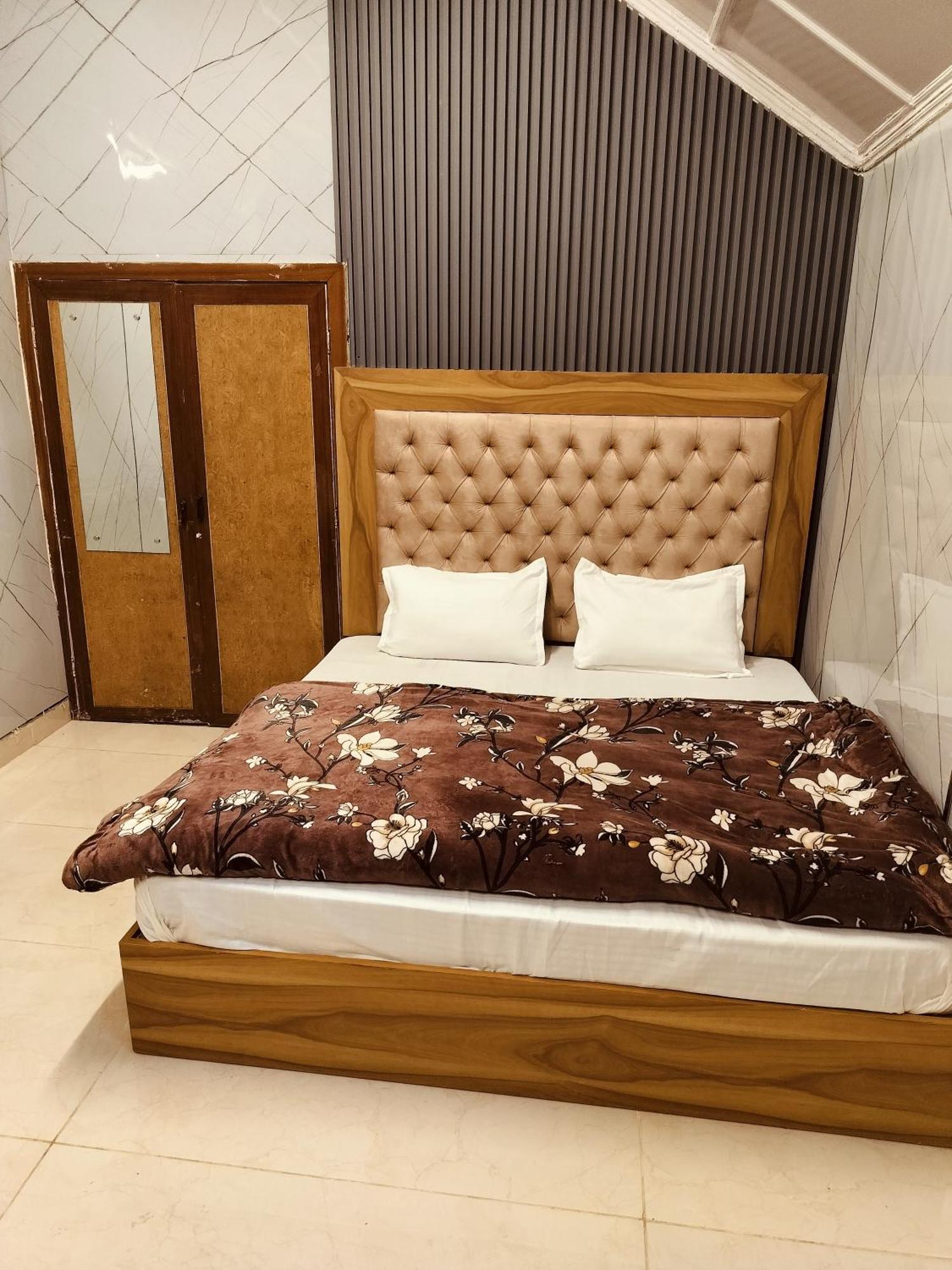 Bed & Breakfast Madan Kunj Mall Road *