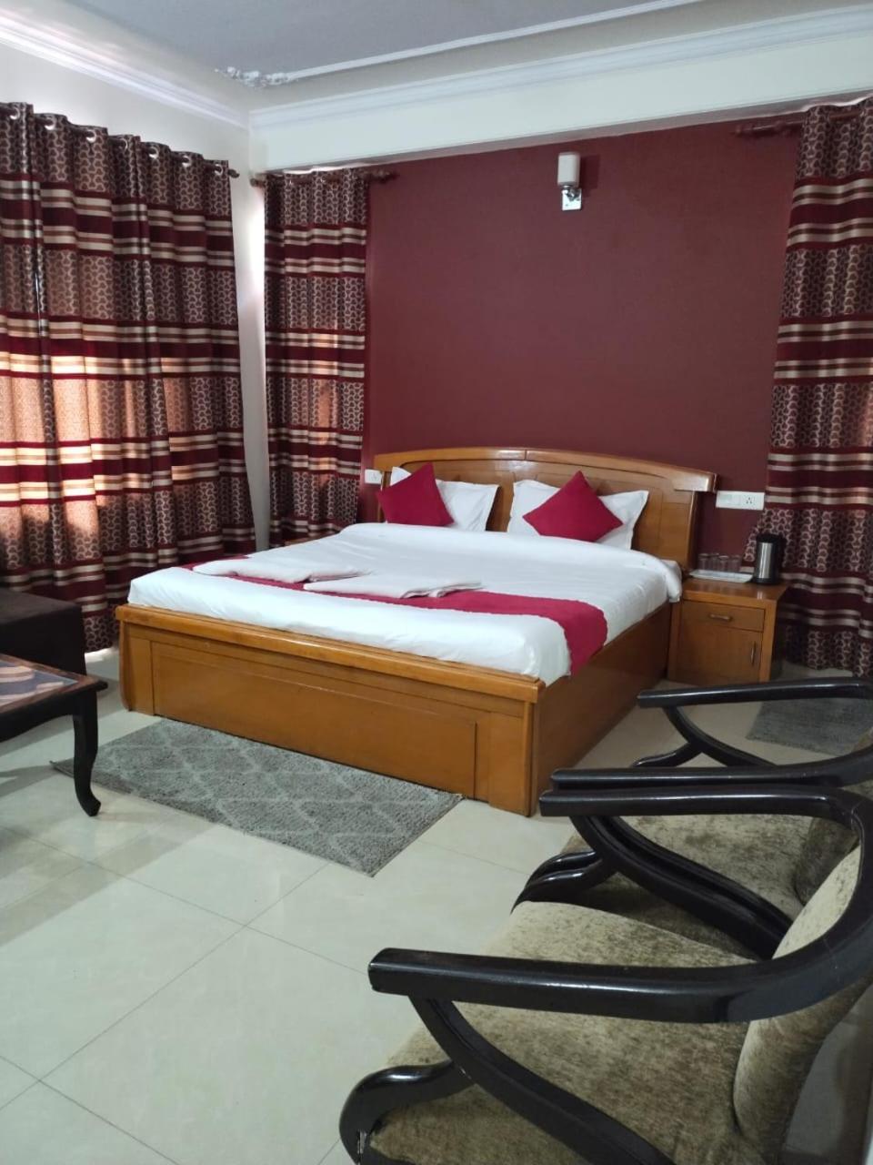 Hotel Alps Sunshine Regency !! Ample Private Parking Space ! Restaurant ! Located On Main Highway 4*