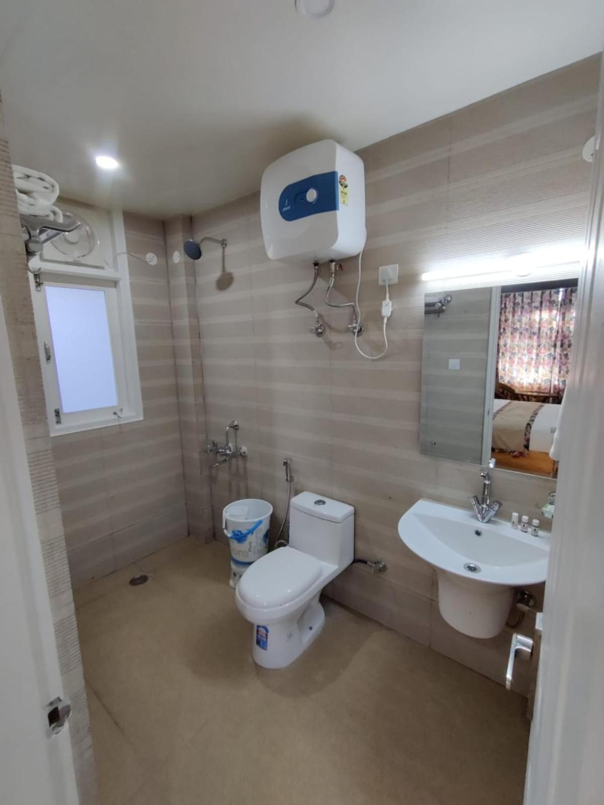 The Jakhoo Crest Bed & Breakfast