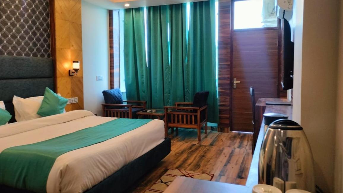 Manaw Valley Hotel 4*