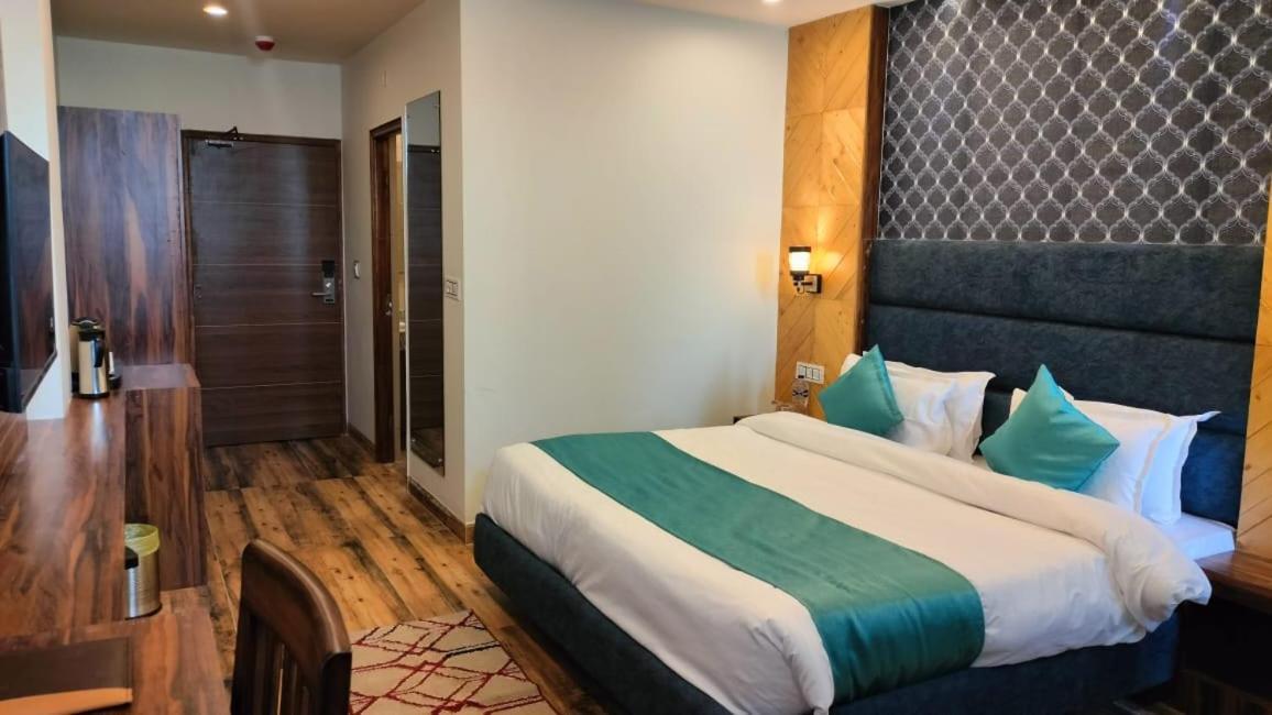 Manaw Valley Hotel