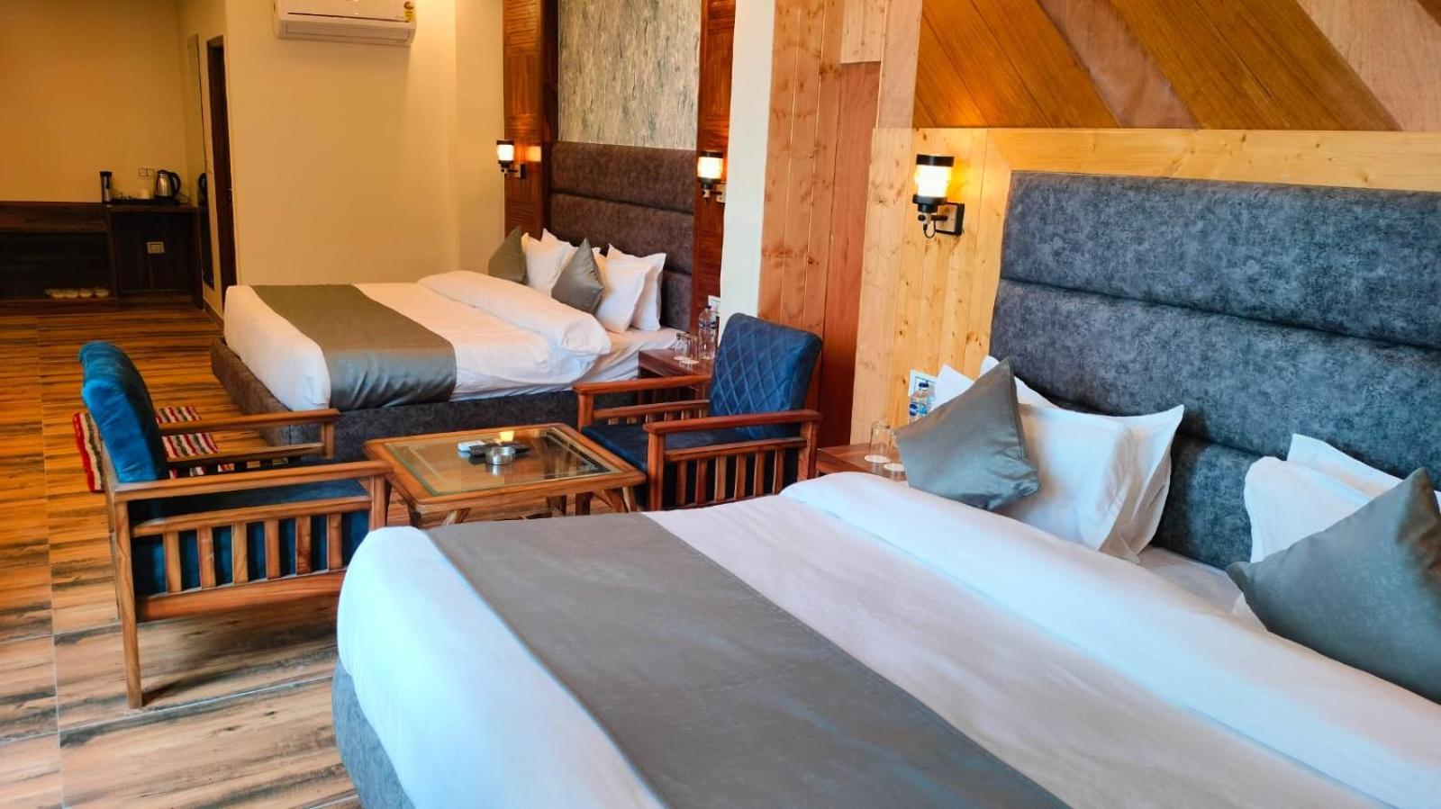 Manaw Valley Hotel